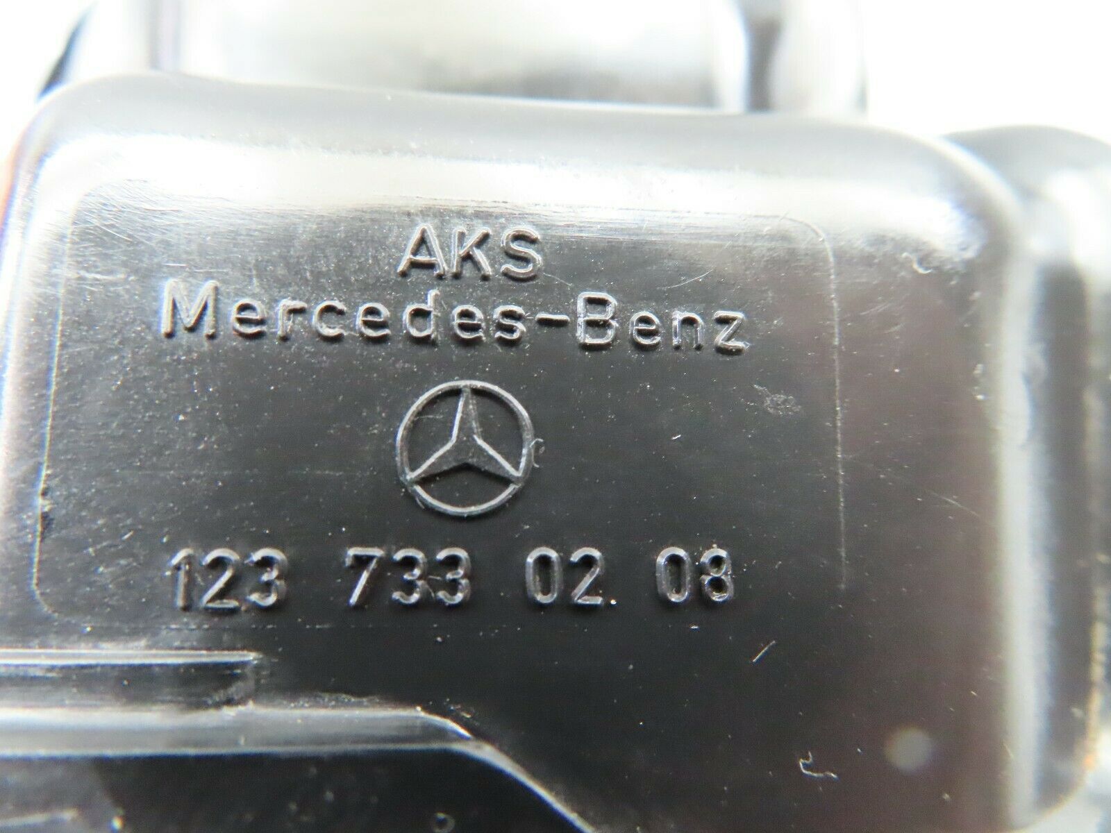 6119 Mercedes-Benz W126 380SE Rear Right Door Lock Mechanism