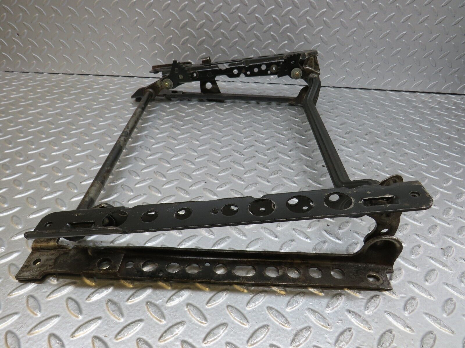 37157 Mercedes-Benz C126 420SEC Coupe Front Left Electric Seat Sliding Mechanism