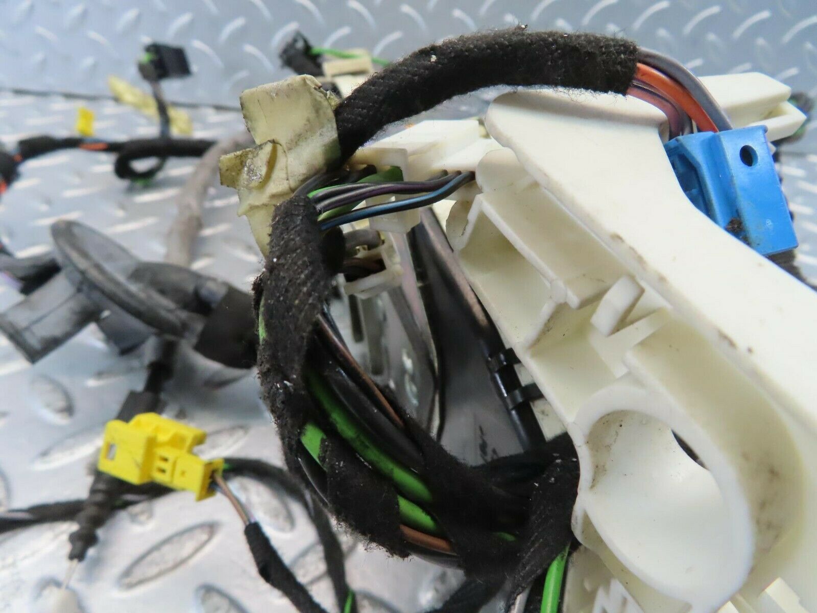 11173 Mercedes-Benz W221 S320 Front Left Soft Close Door Lock 2217202935