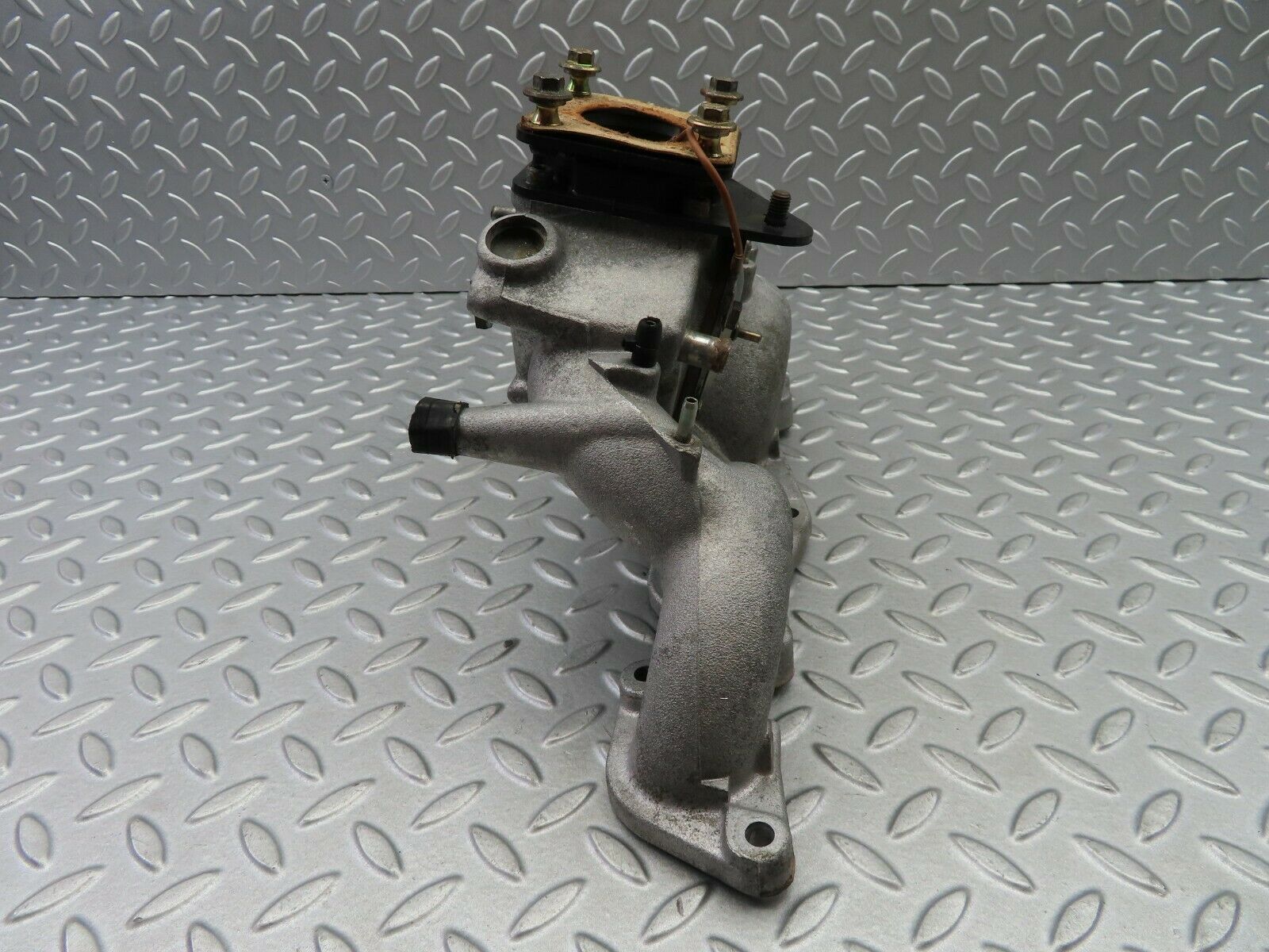 6020 Mercedes-Benz W123 200 Intake Manifold 1021411601