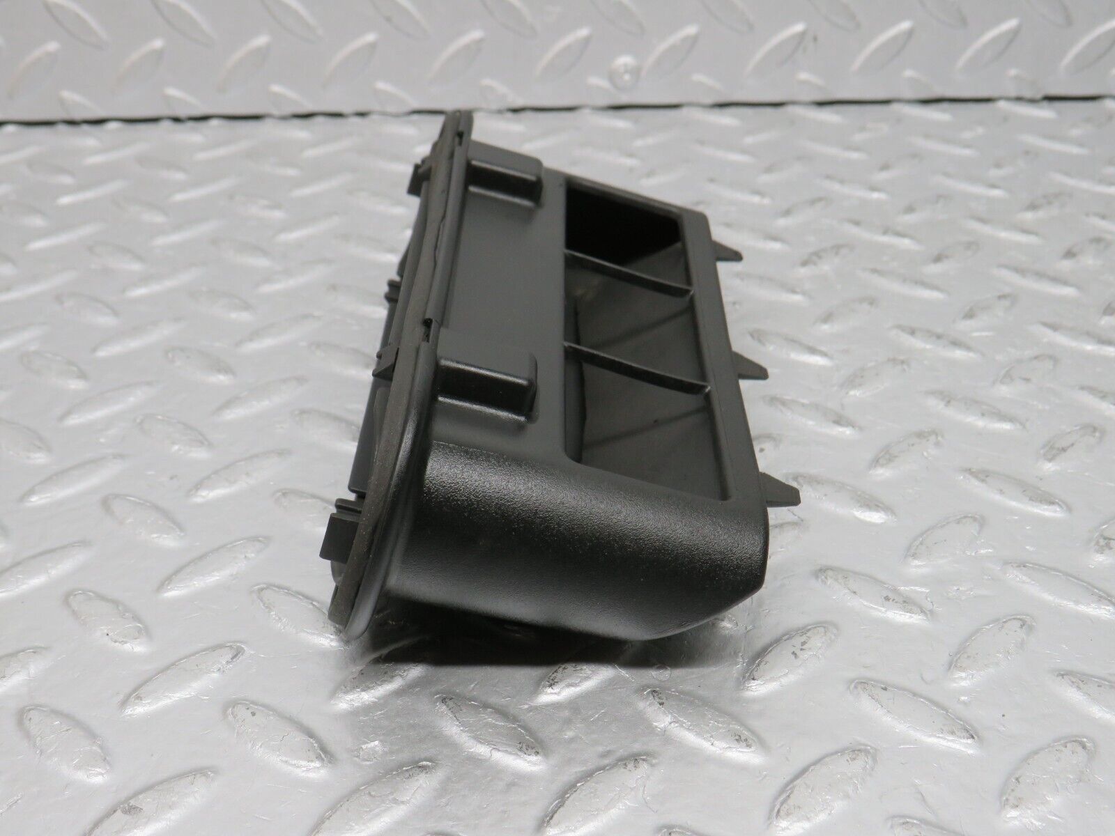 38676 Mercedes-Benz W201 190E 2.6L Trunk Breather Ventilation Valve Left 2018300242