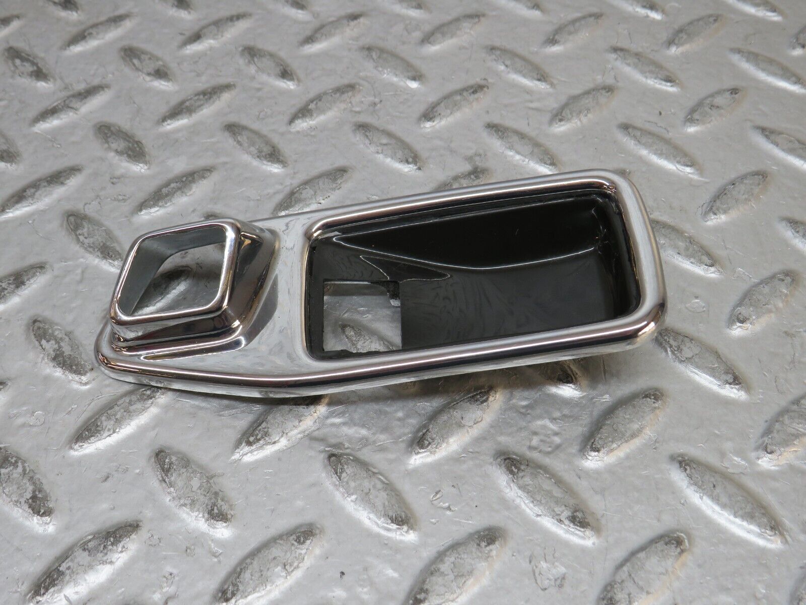 28810 Mercedes-Benz W123 230E Chrome Frame For Door Opener Left 1167660111