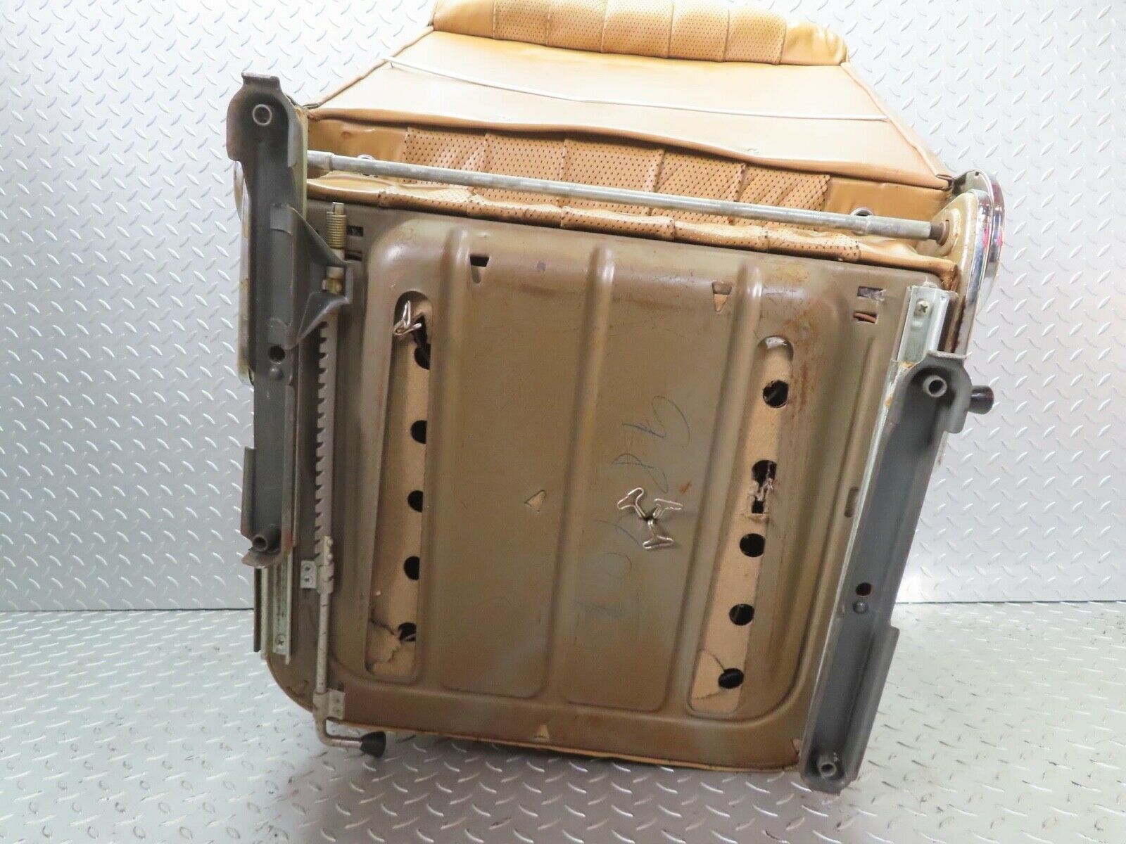 12841 Mercedes-Benz W111 220SE Front Right Passenger Seat Caramel