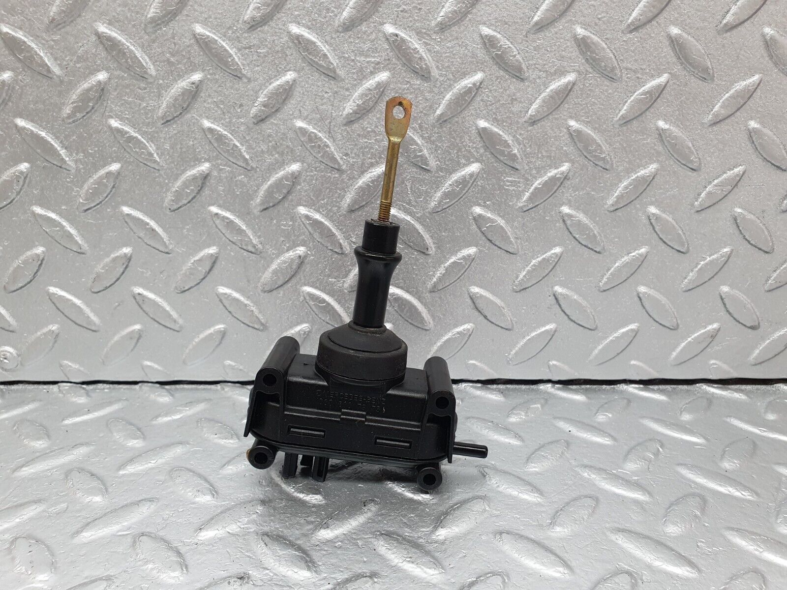 41511 Mercedes-Benz W124 200E Rear Door Lock Vacuum Actuator 0008007975