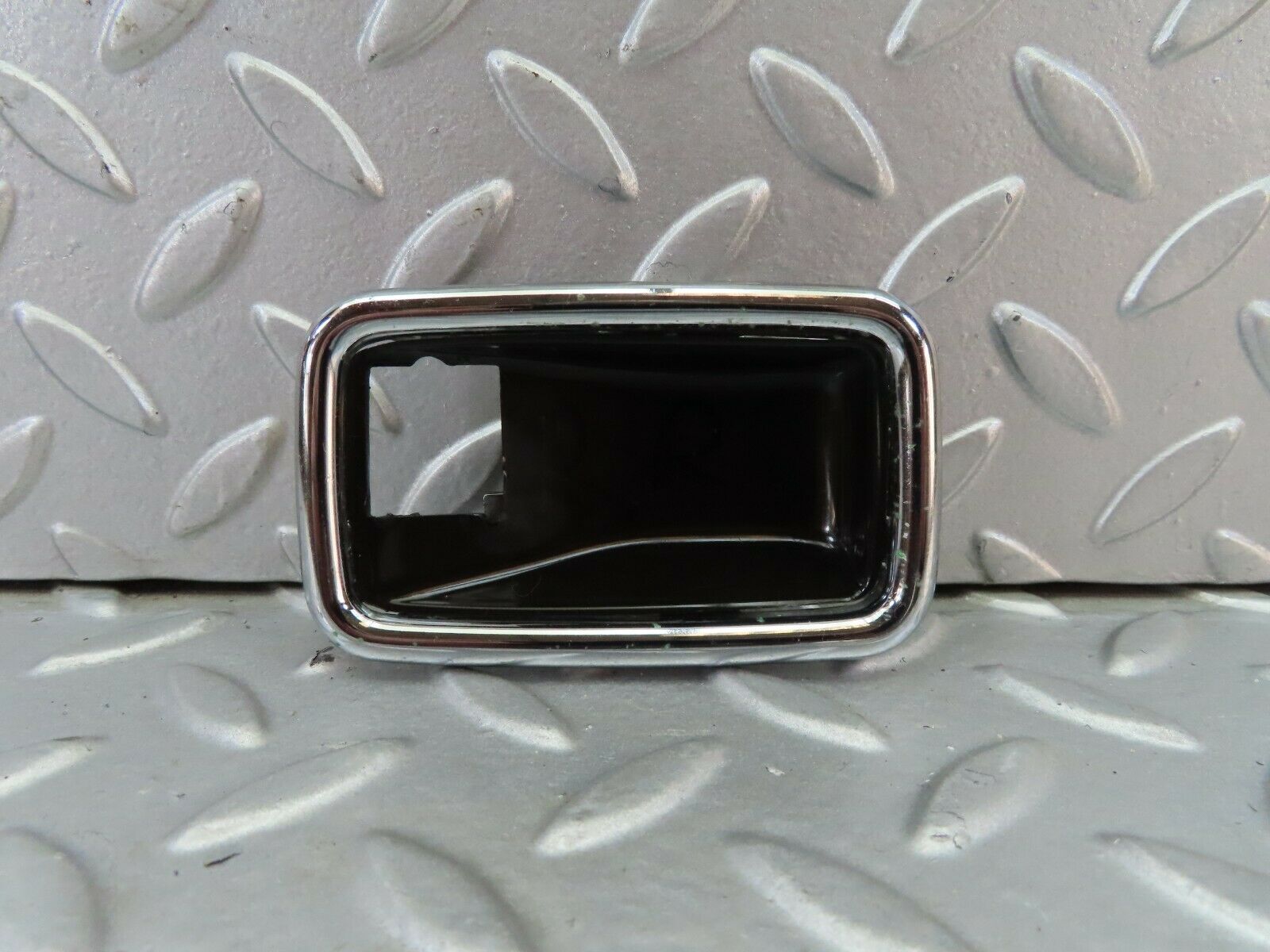 7591 Mercedes-Benz S123 230TE Wagon Chrome Frame For Door Handle 1087660611