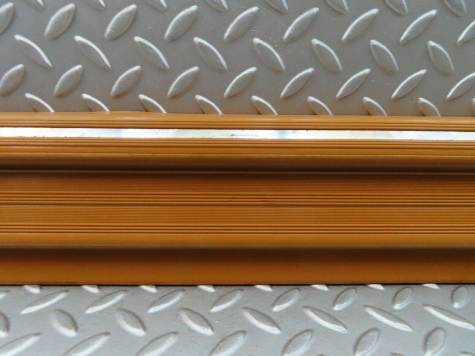 6042 Mercedes-Benz W126 380SE Front Left Door Sill