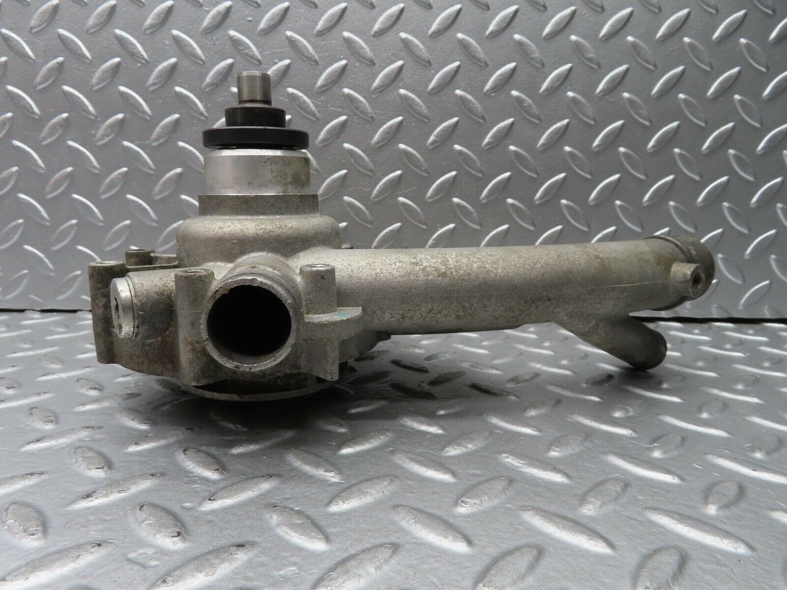 21264 Mercedes-Benz W123 230E Water Pump