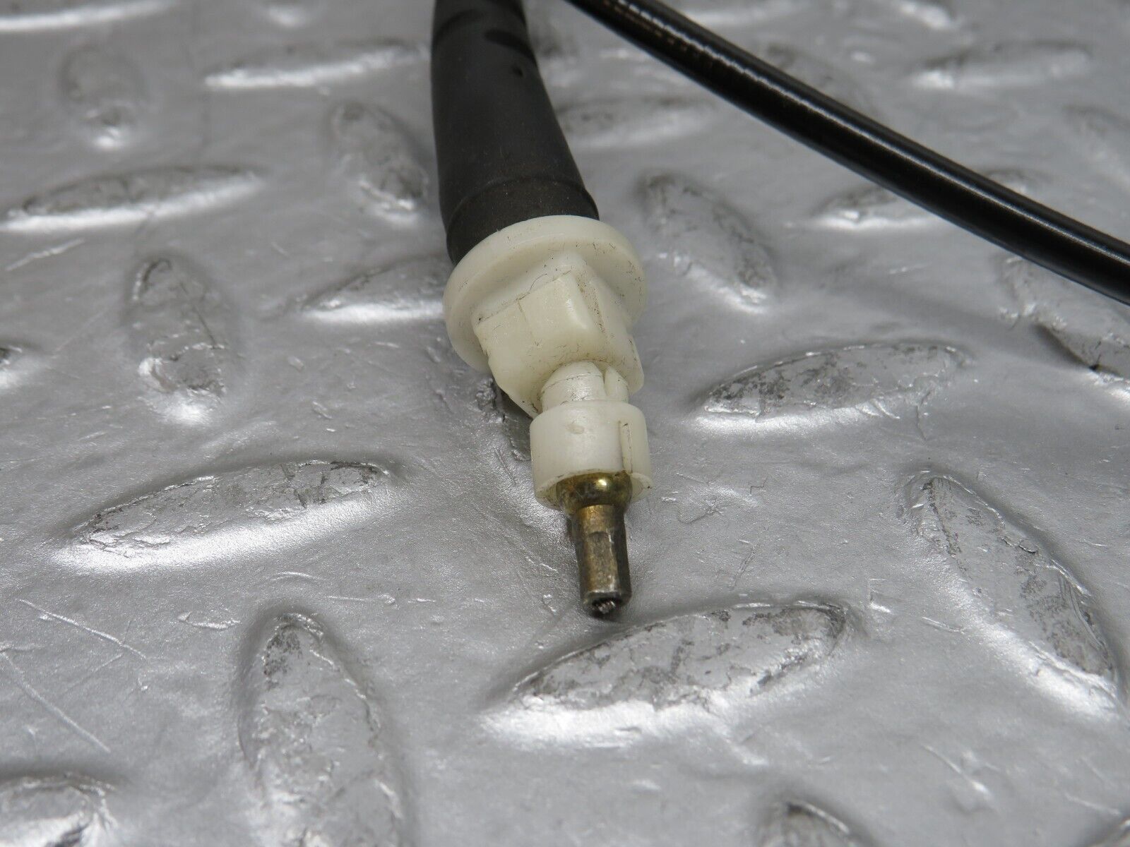 37942 Mercedes-Benz A124 320E Cabriolet Gearbox Cable 1242600351