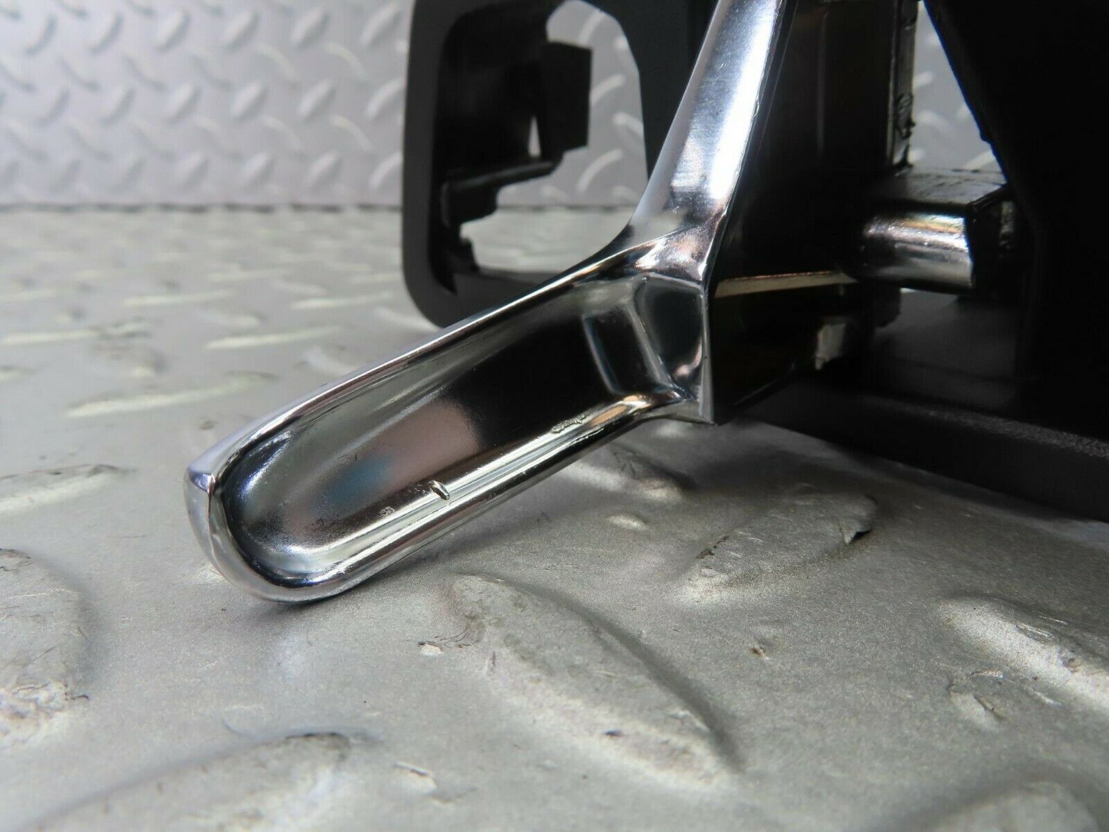 10377 Mercedes-Benz W201 190E Left Interior Door Handle 2017660164