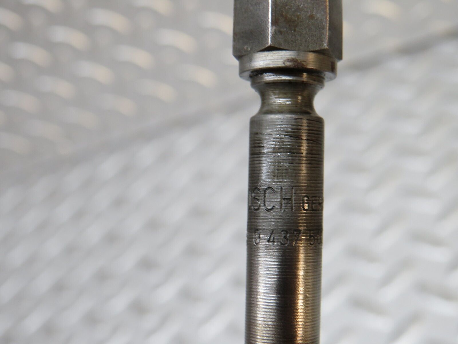 29929 Mercedes-Benz W123 230E Fuel Injector Bosch 0437502010