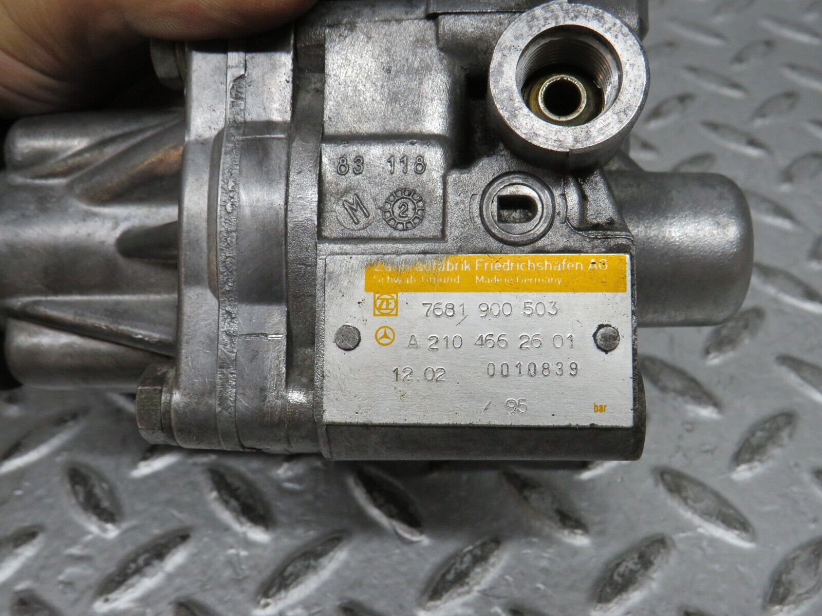 29027 Mercedes-Benz C124 320CE Coupe Power Steering Pump 2104662601 7681900503