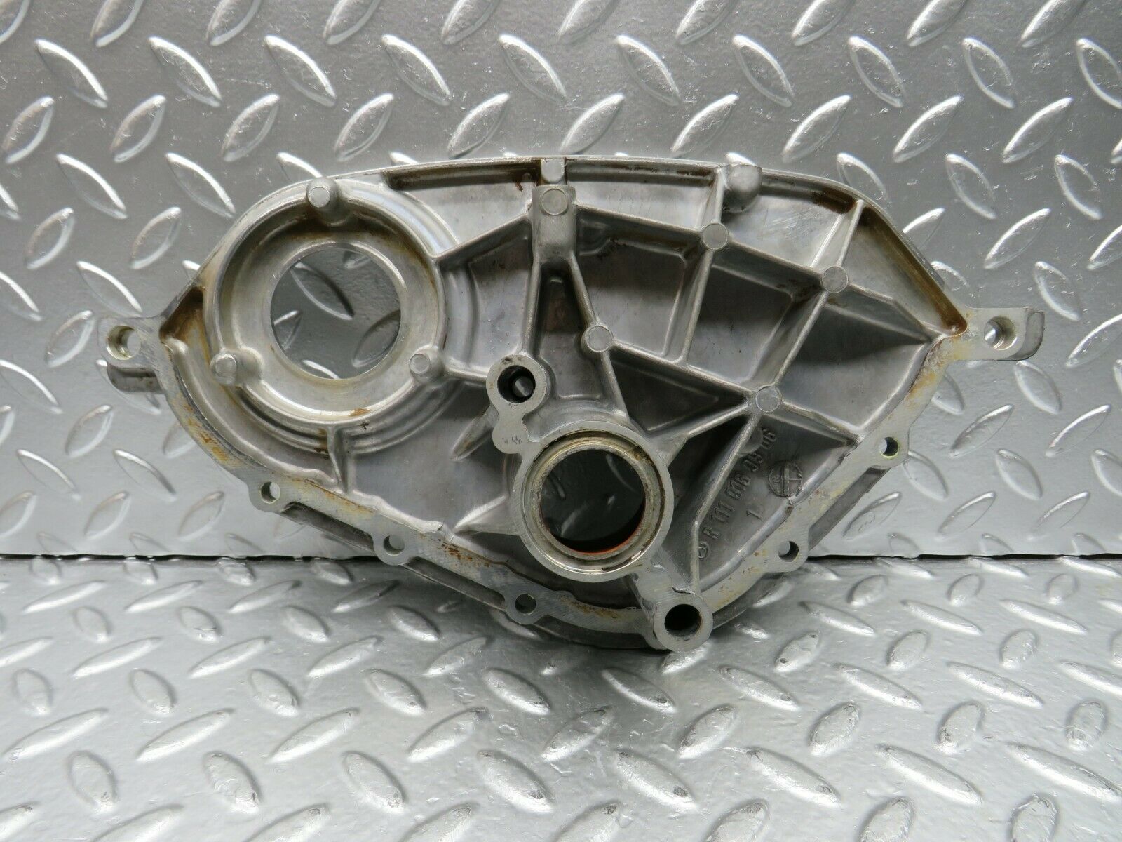 22503 Mercedes-Benz C124 E220 Coupe Cylinder Head Front Cover 1110160906