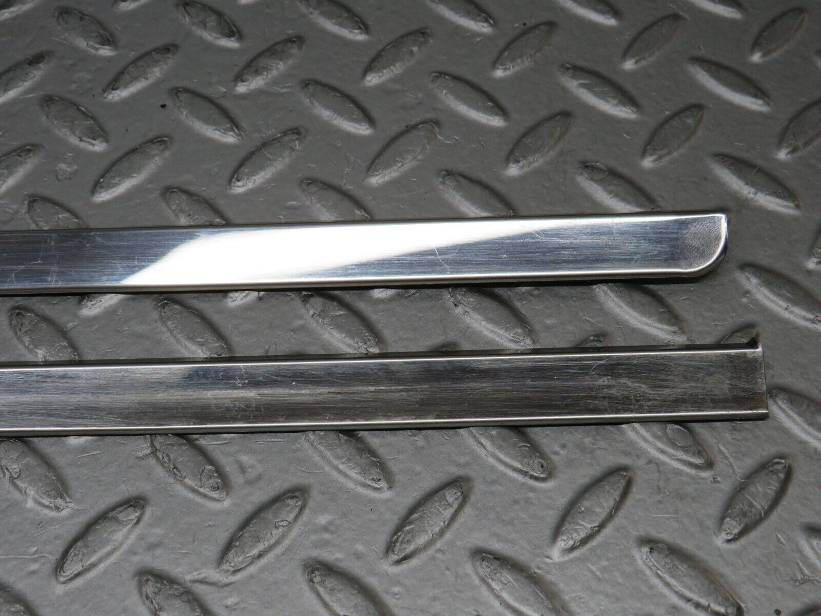 36215 Mercedes-Benz W126 420SE Sunroof Chrome Trim Set