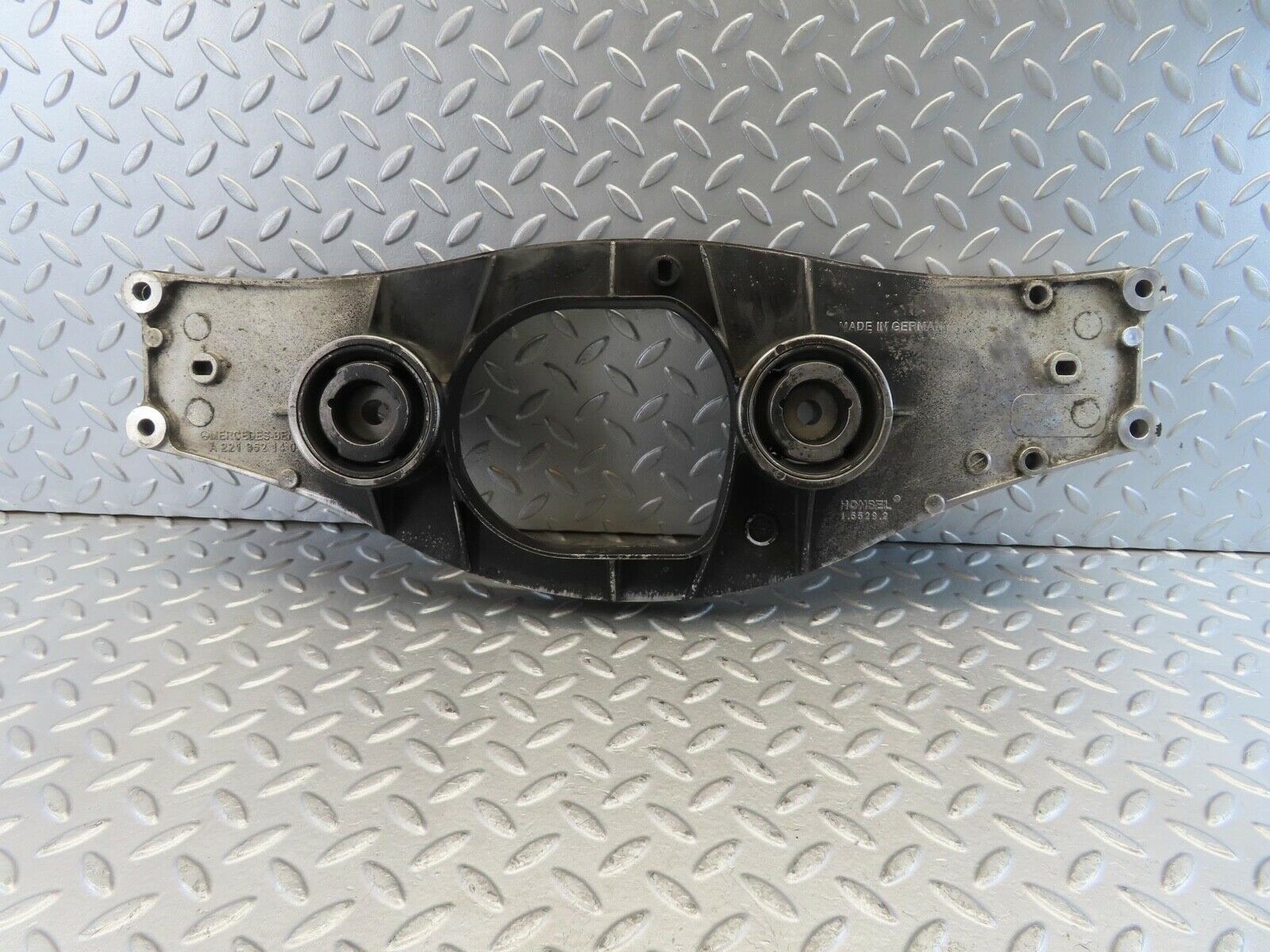 11257 Mercedes-Benz W221 S320 Rear Axle Sub Frame Differential Bracket