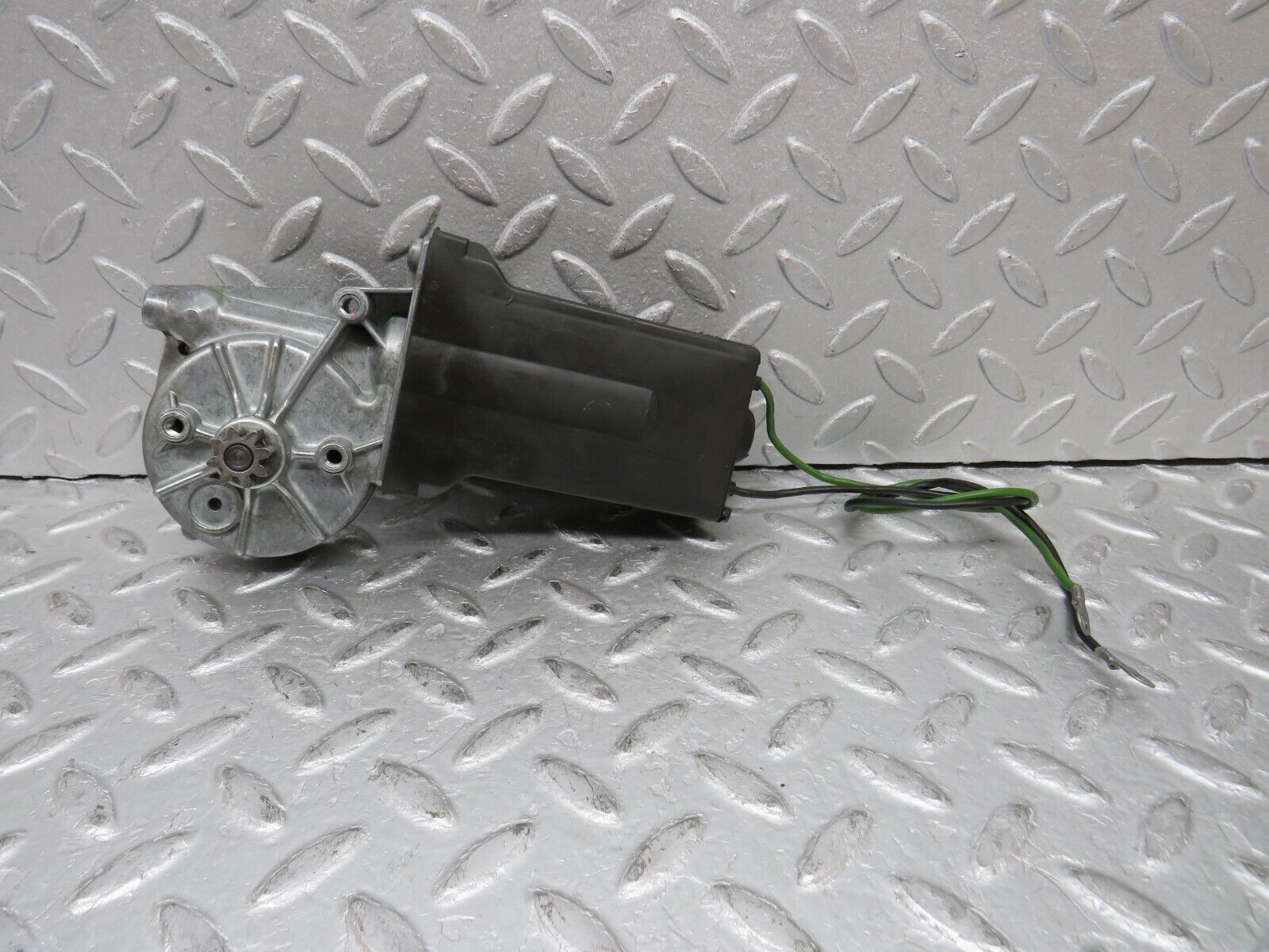 37420 Mercedes-Benz W109 300SEL Rear Left Window Regulator Motor Bosch 0132001101