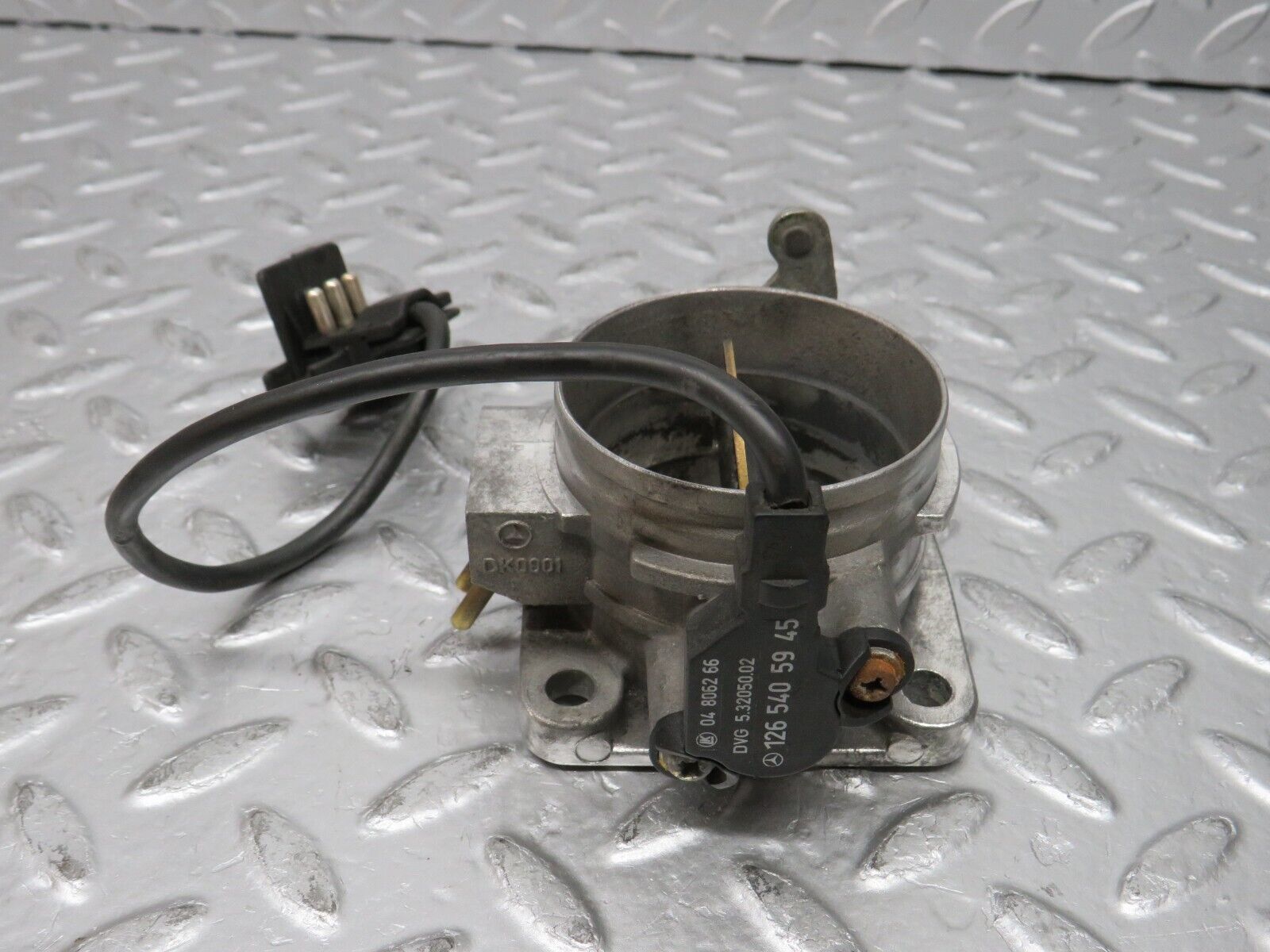 31742 Mercedes-Benz W201 190LE 1.8L Throttle Body Valve & Switch 0011409053