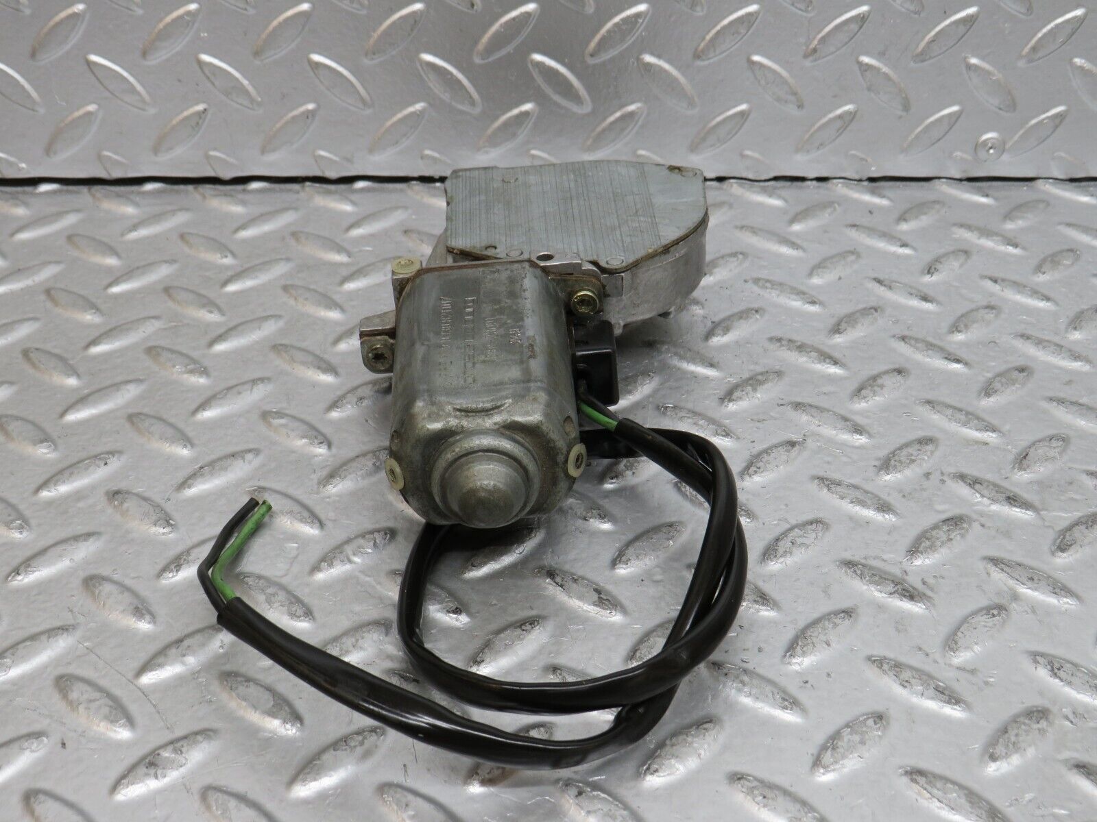 29666 Mercedes-Benz W123 230E Rear Left Window Regulator Motor 0130821017