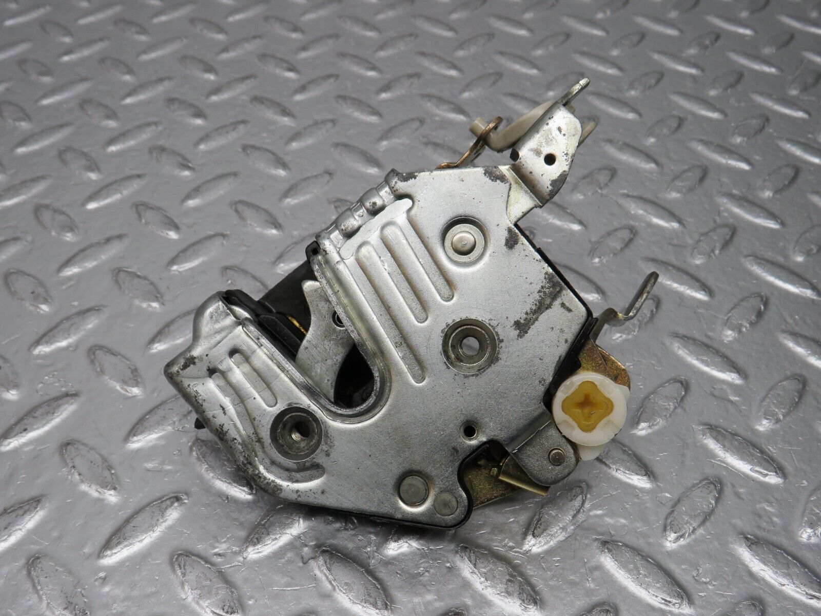 32452 Mercedes-Benz S124 300TE Wagon Front Right Door Lock Mechanism