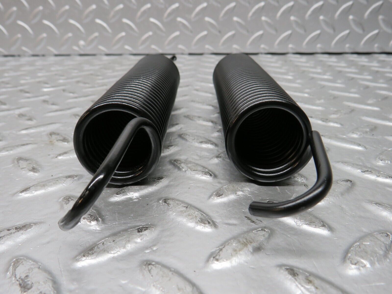 31992 Mercedes-Benz W123 230E Trunk Lid Hinge Spring Pair