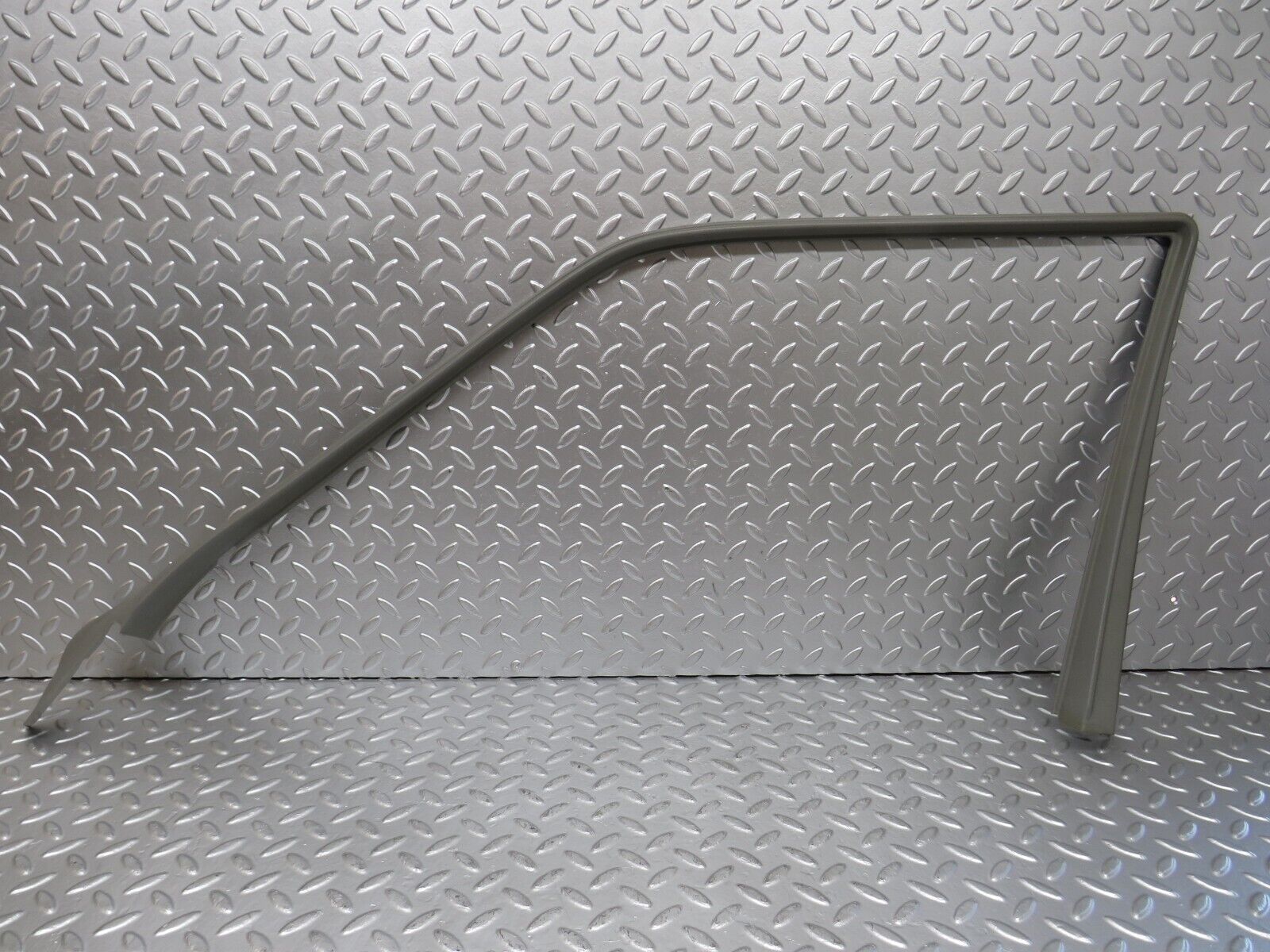 25750 Mercedes-Benz W124 280E F. Right Door Window Frame Trim Cover 1247250271