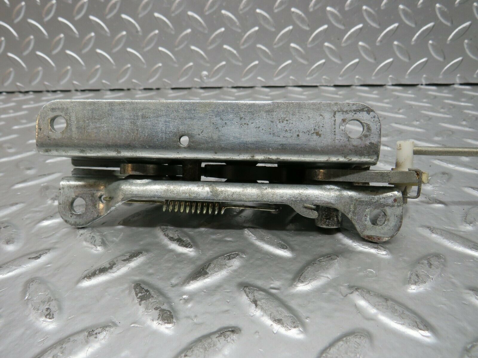 24264 Mercedes-Benz S124 220TE Wagon Rear Seat Bench Locking Mechanism Left