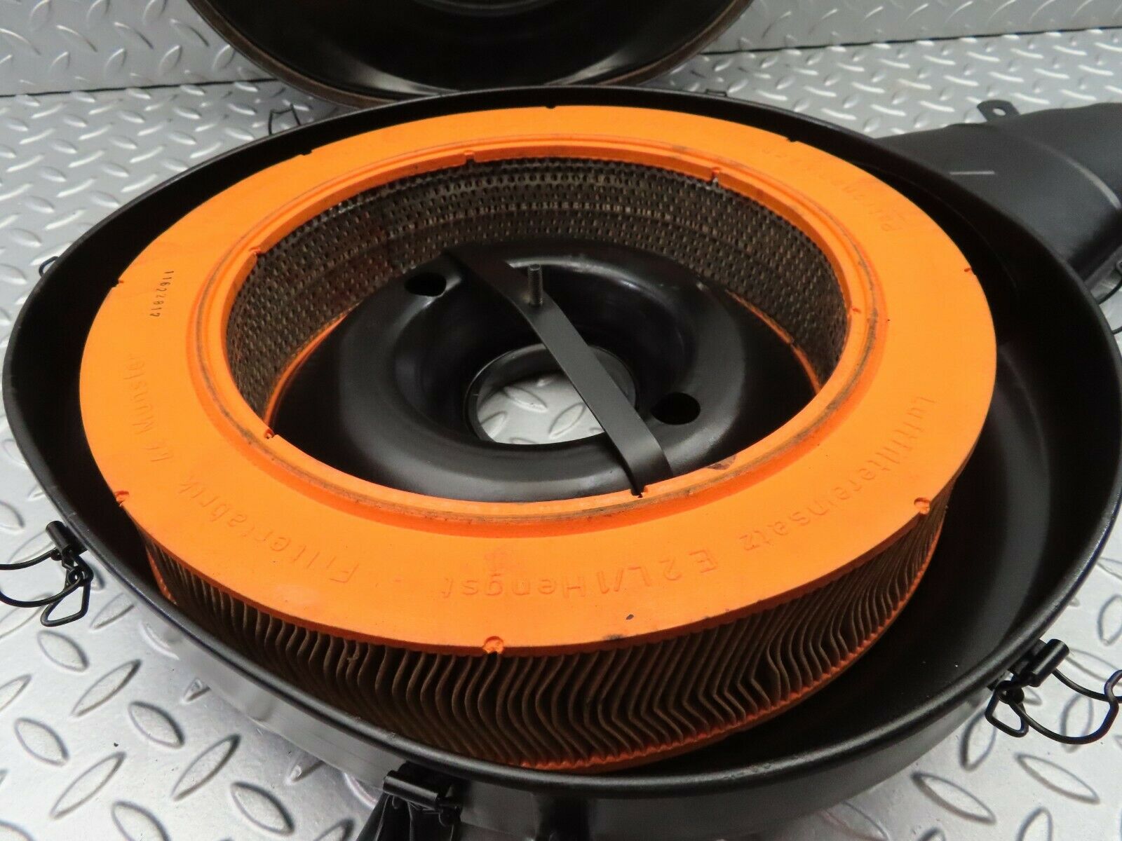 7058 Mercedes-Benz C107 350SLC Coupe Air Filter Housing Box 0070942702