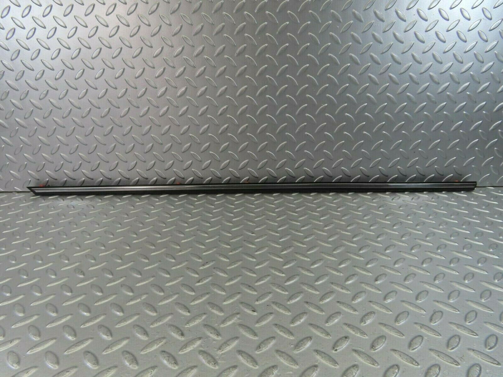 10276 Mercedes-Benz W123 Rear Left Door Centre Moulding Trim