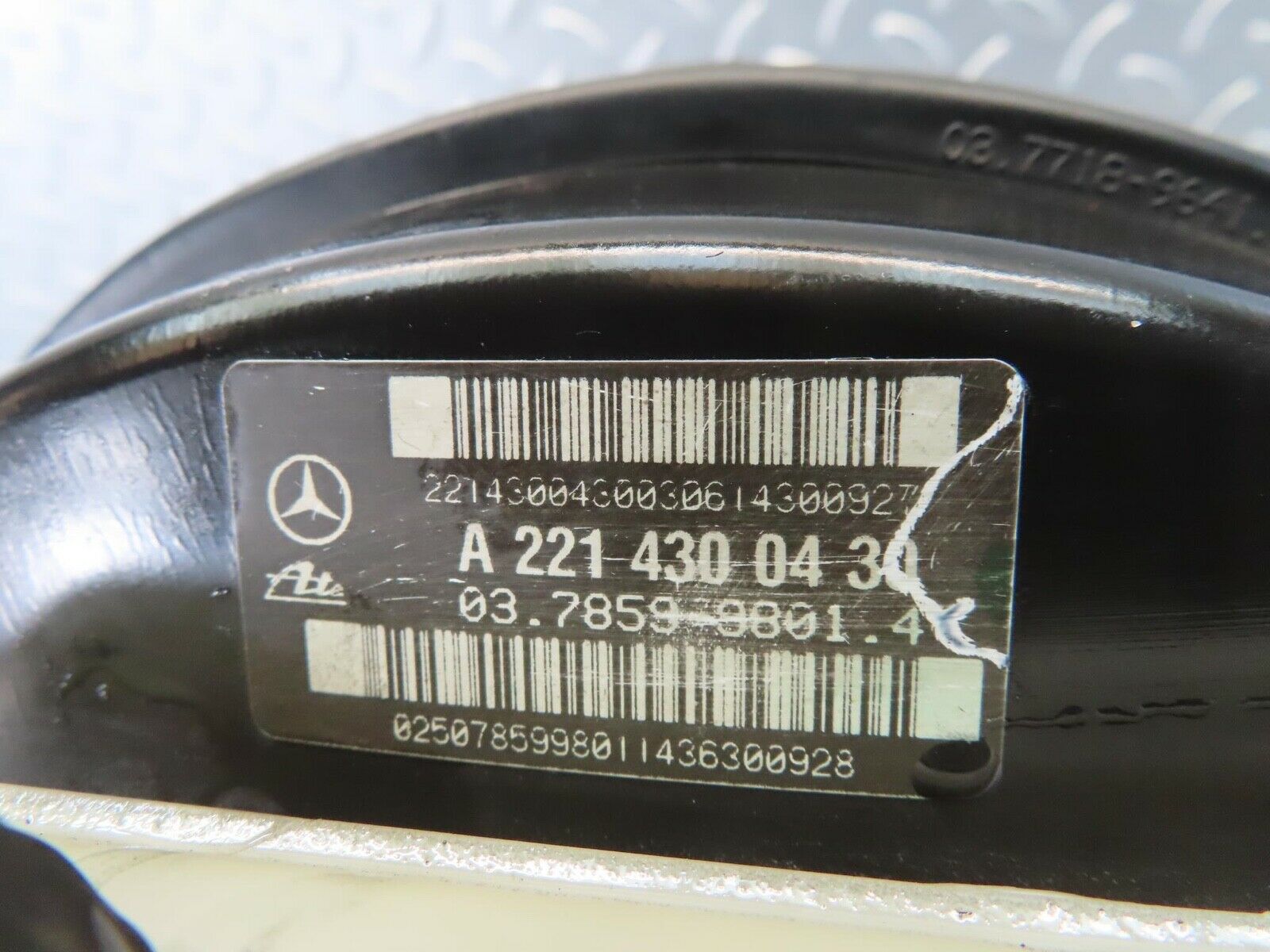 11210 Mercedes-Benz W221 S320 Brake Booster With Master Cylinder 2214300430