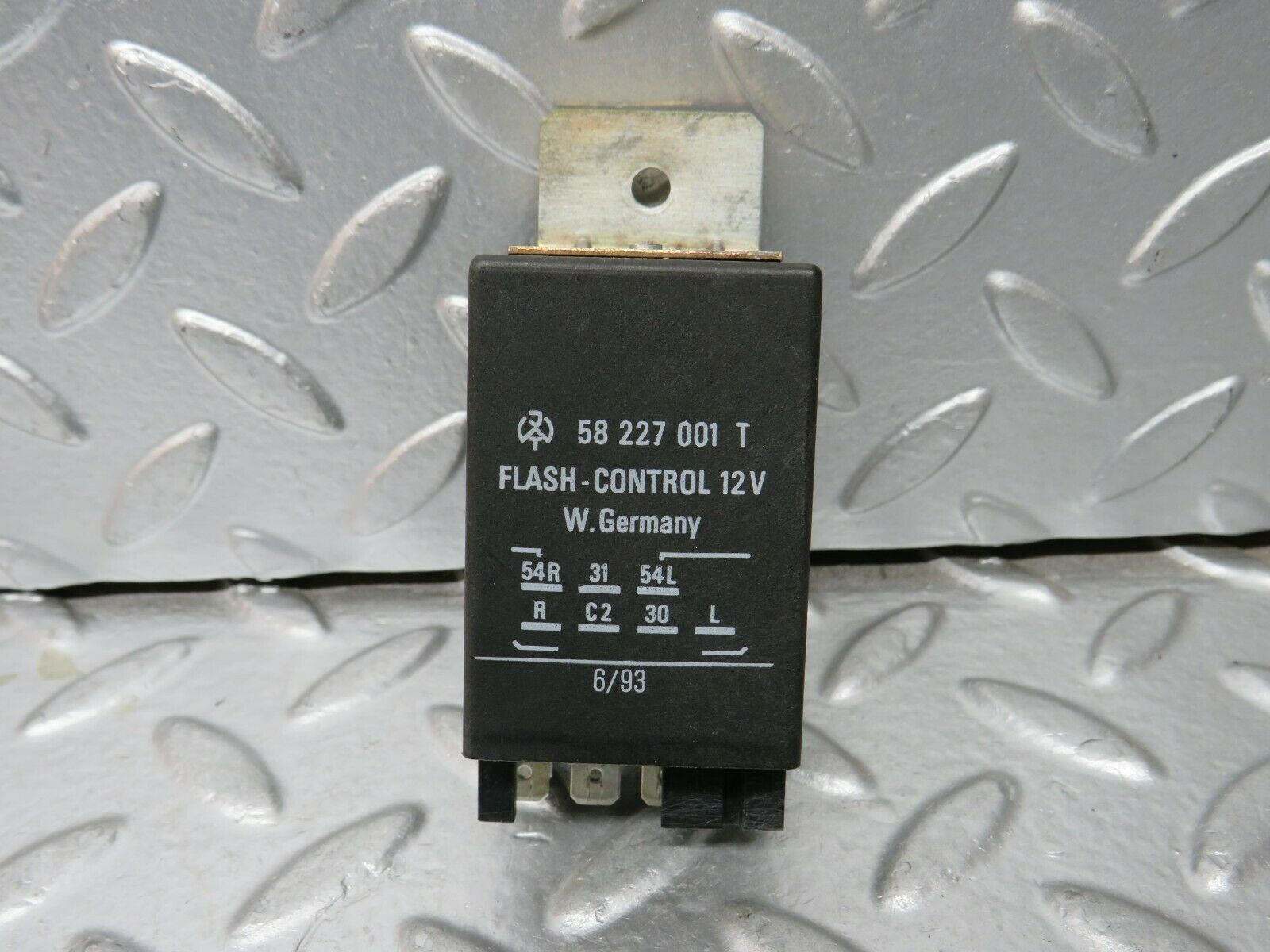 24299 Mercedes-Benz S124 220TE Wagon Flash Control Relay 58227001
