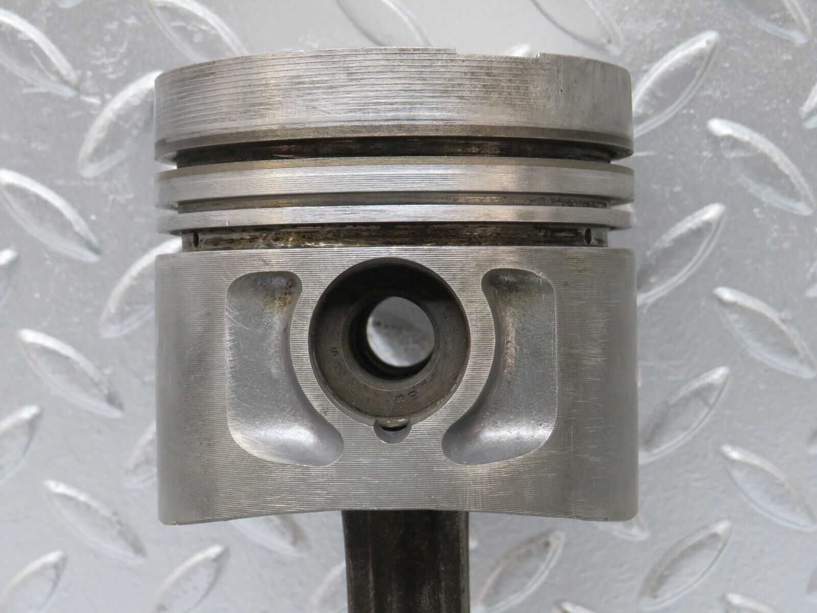 32933 Mercedes-Benz W123 300D Piston With Connecting Rod 90.875 mm 61502