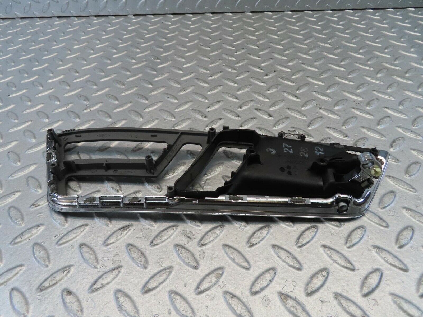 11107 Mercedes-Benz W221 S320 Front Left Door Handle 2217205748