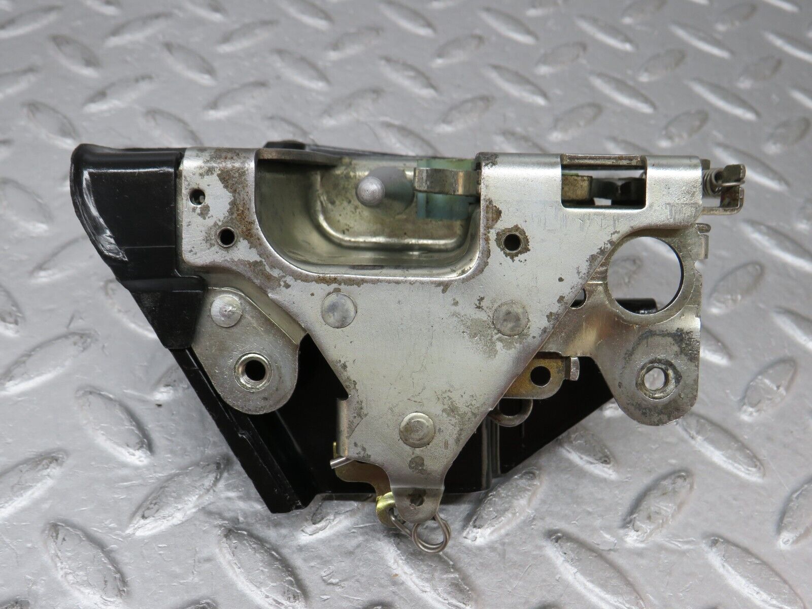 36043 Mercedes-Benz W126 420SE Rear Right Door Lock Mechanism 1237330208