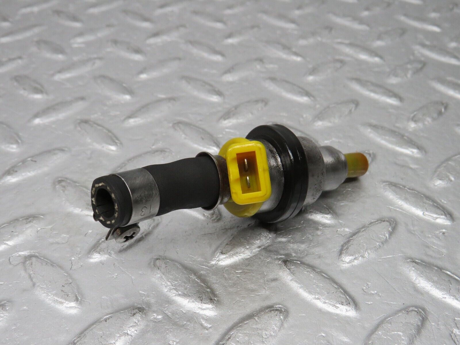 37573 Mercedes-Benz W109 300SEL Fuel Injector Bosch 0280150034