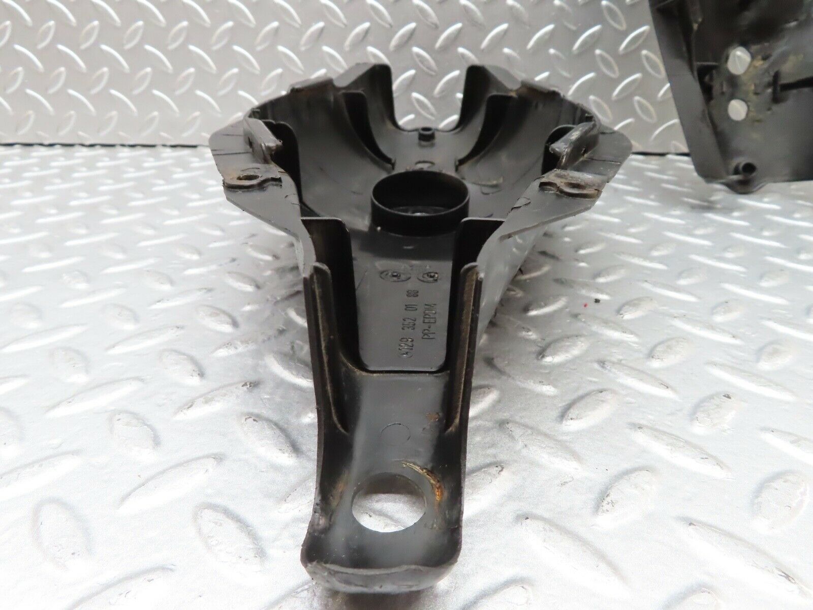 20064 Mercedes-Benz R129 300SL Coupe Rear Control Arm Cover Pair1293520188