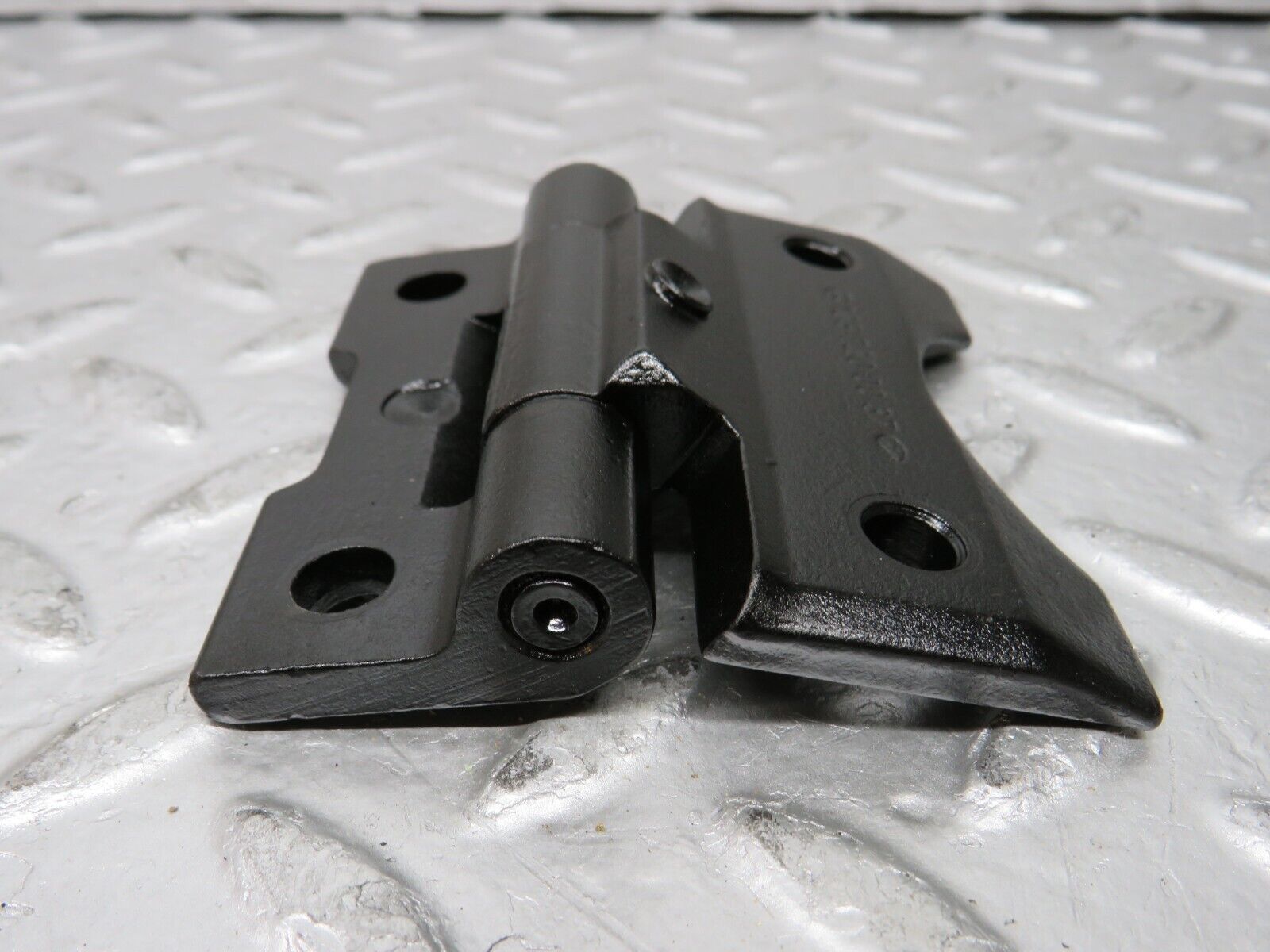 26868 Mercedes-Benz W123 240D Door Hinge Pair 1237200037