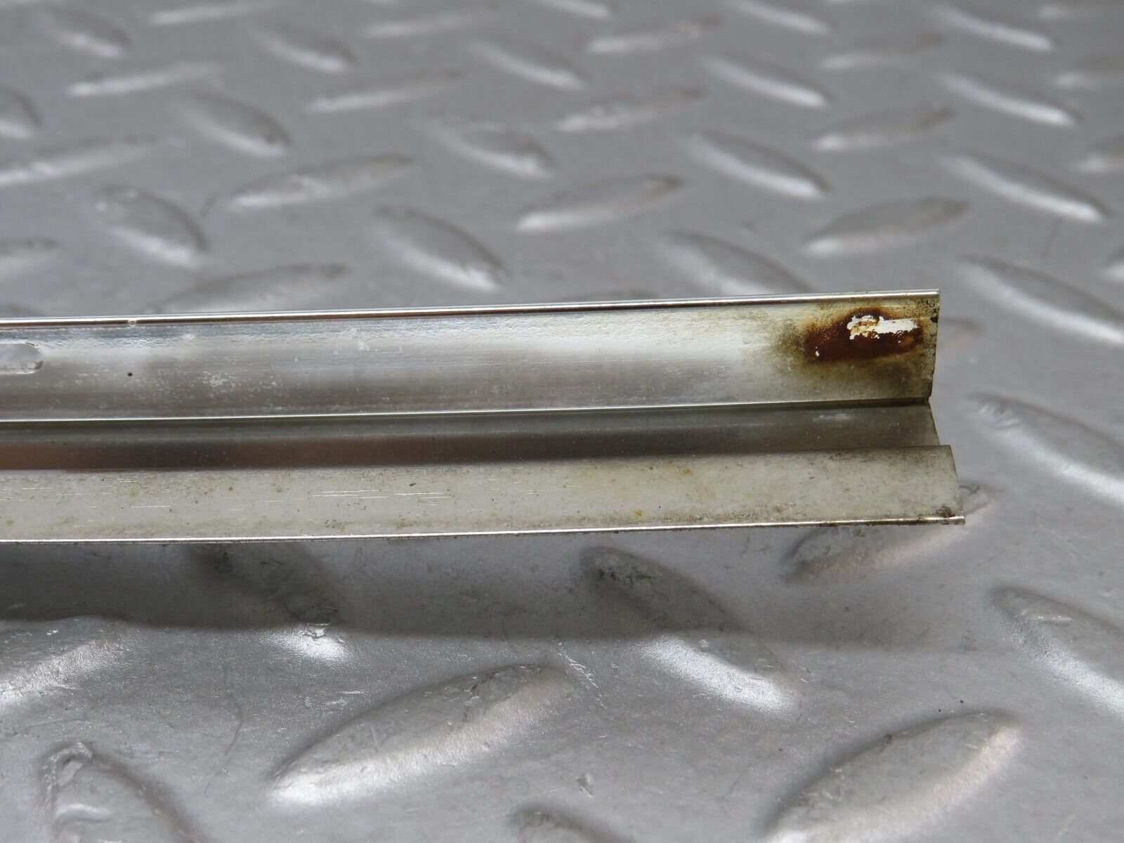 36311 Mercedes-Benz W126 420SE Front Windscreen Top Chrome Frame Trim