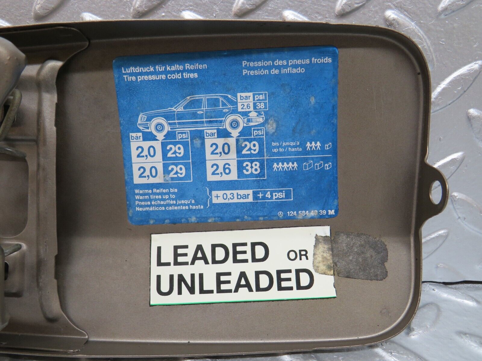 29366 Mercedes-Benz W124 230E Fuel Tank Flap Cap 1245844039