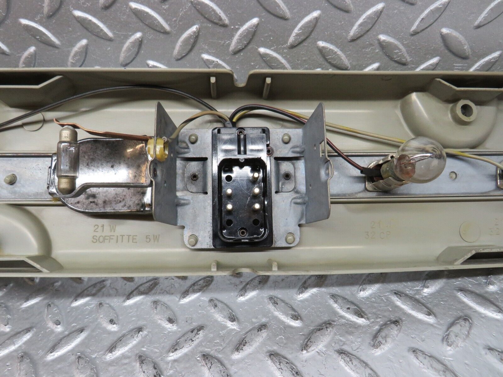 32688 Mercedes-Benz C107 350SLC Coupe Coupe Tail Light Bulb Holder Left Side