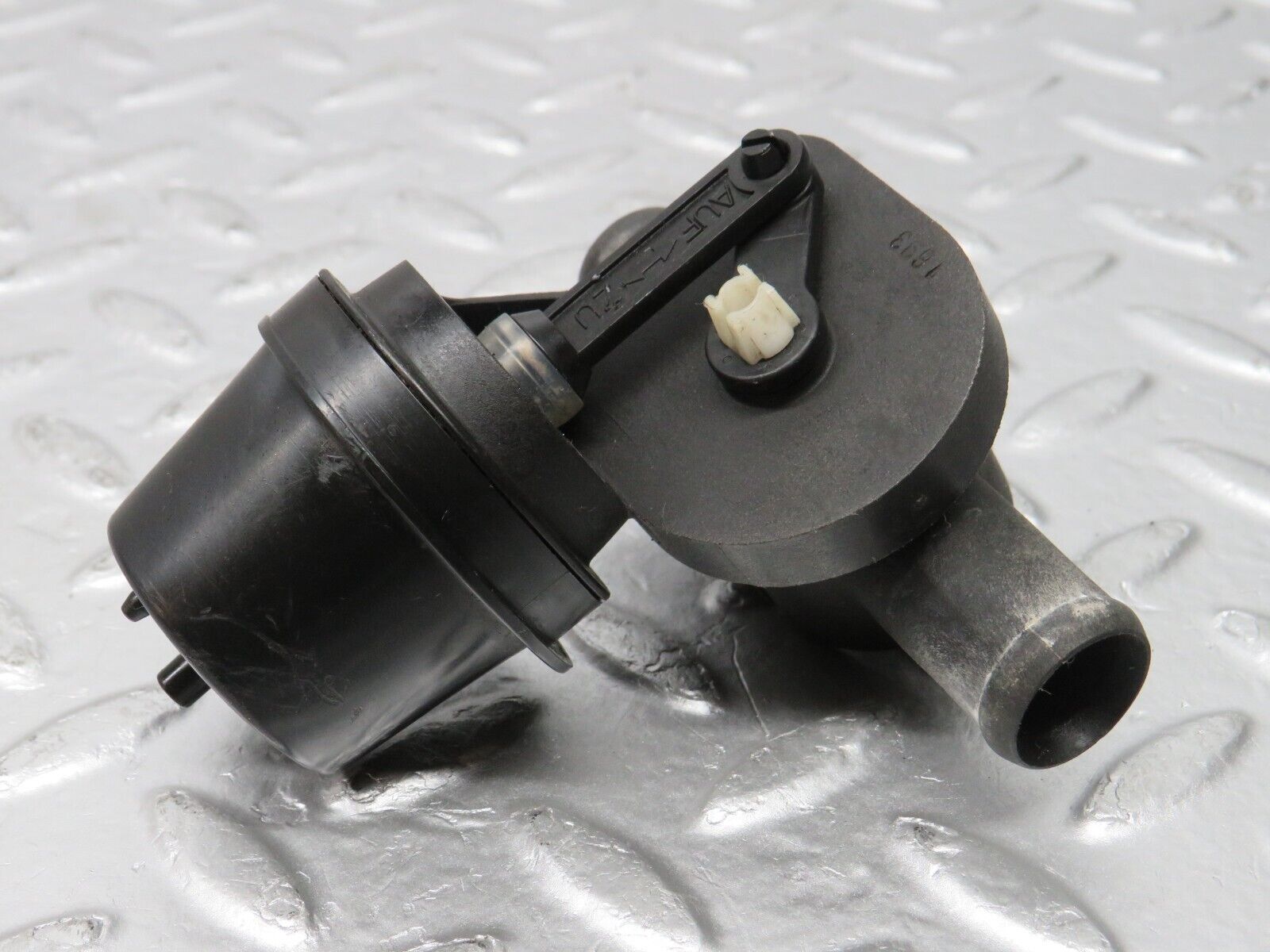 31627 Mercedes-Benz W201 190LE 1.8L Heater Control Valve