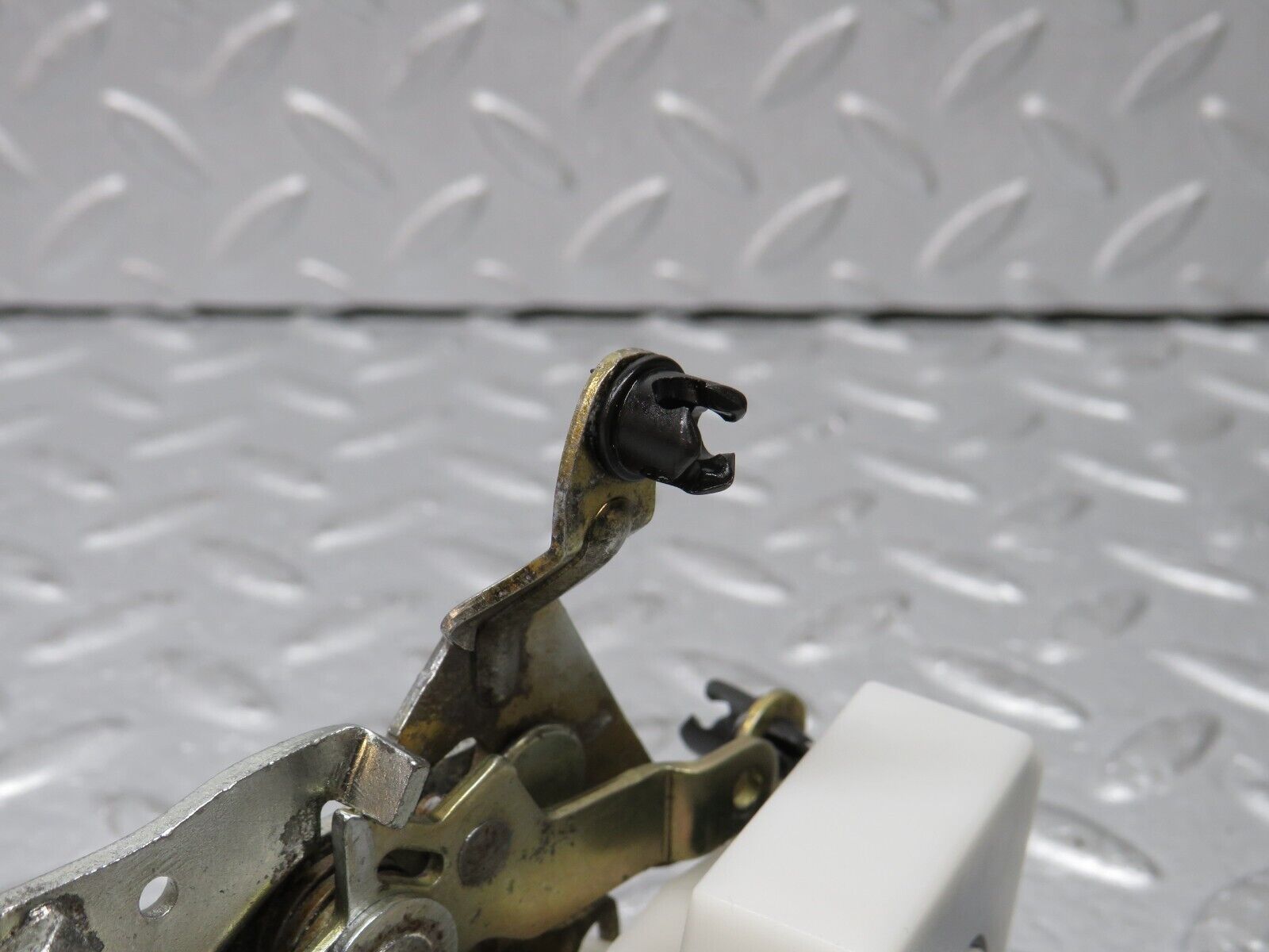 38348 Mercedes-Benz R129 280SL Coupe Left Door Lock Mechanism