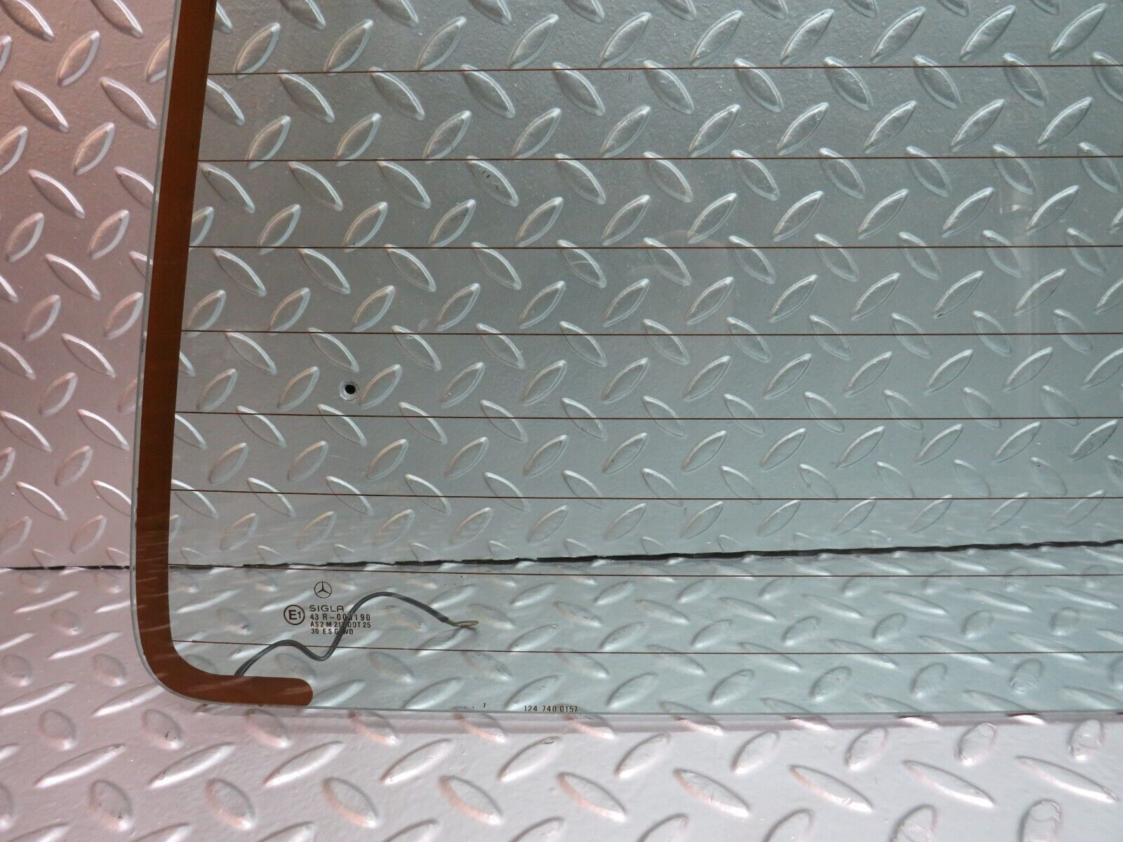 32491 Mercedes-Benz S124 300TE Wagon Tailgate Rear Windscreen Glass