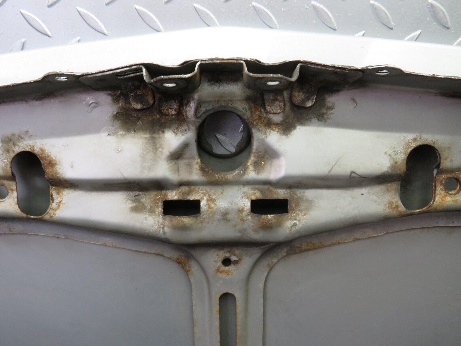 34728 Mercedes-Benz W210 320E Bonnet