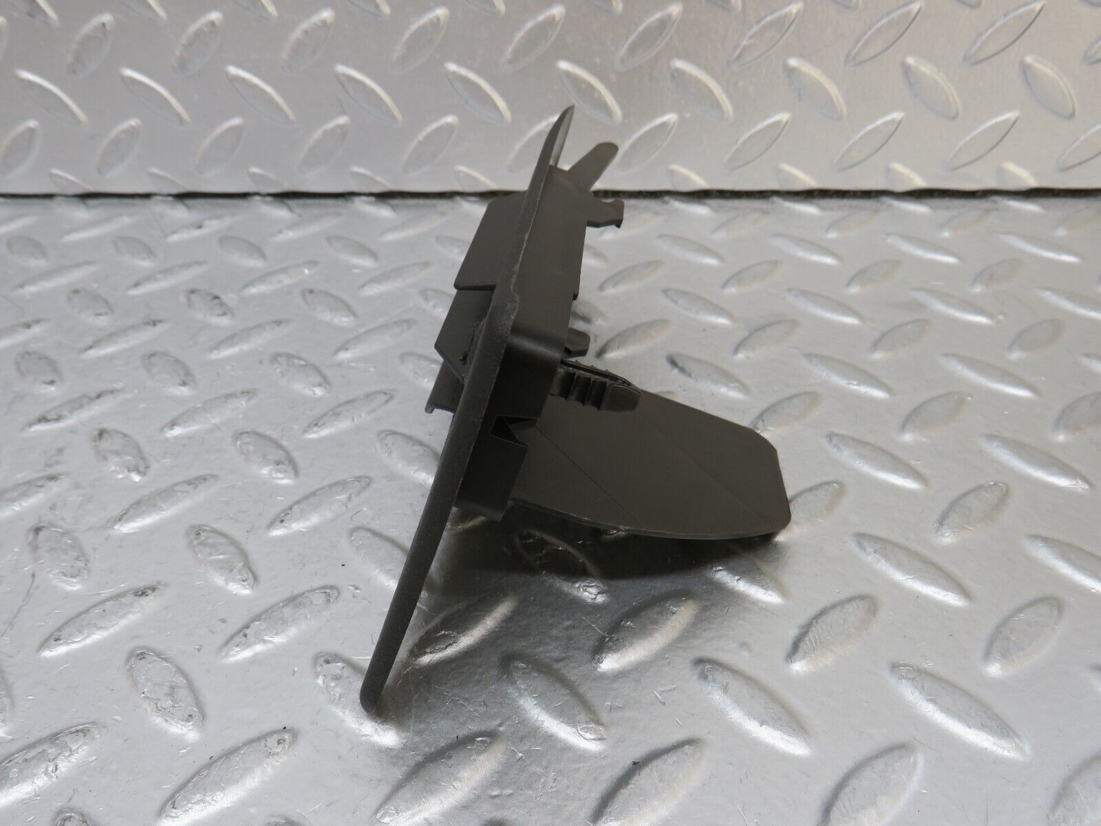 34999 Mercedes-Benz W210 320E Under Dash Air Vent Pair 2108300366 2108300466