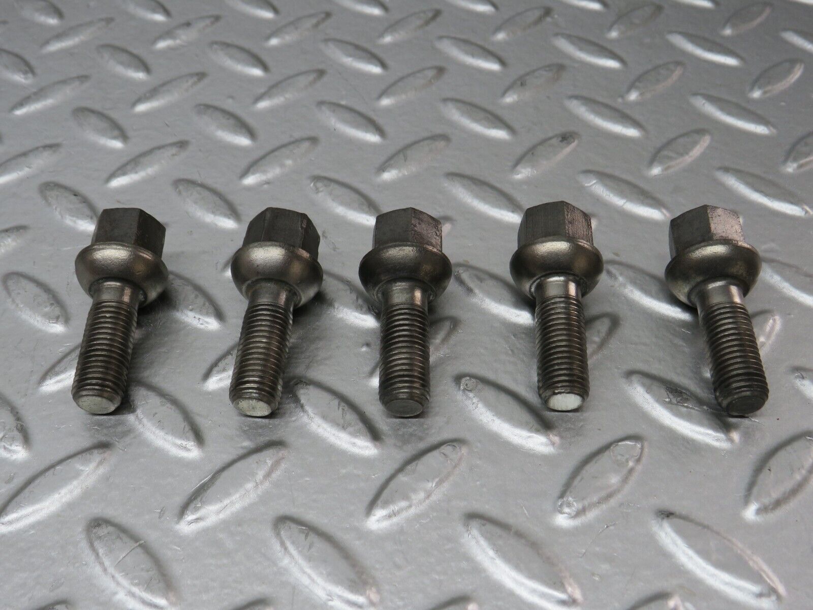 27935 Mercedes-Benz 5x Alloy Wheel Lug Bolt M12x1.5