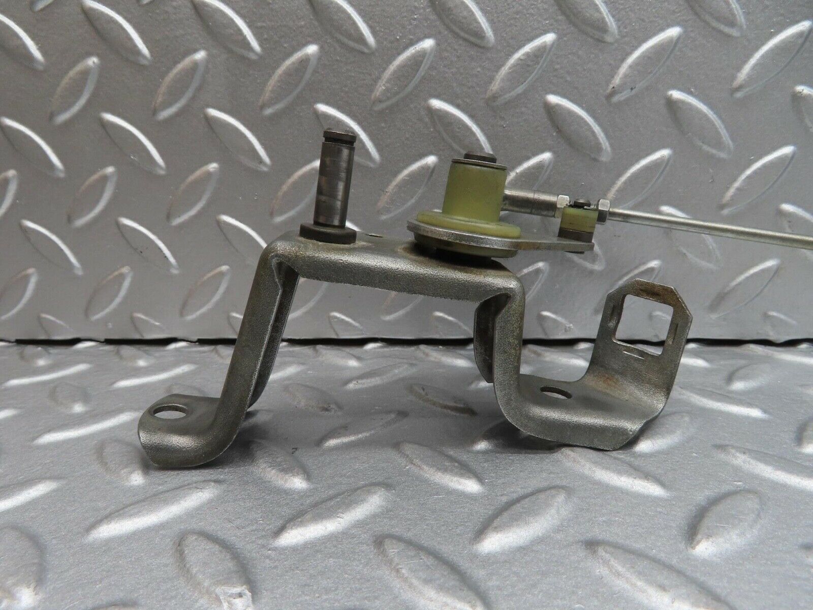 14425 Mercedes-Benz W116 350SE Throttle Linkage