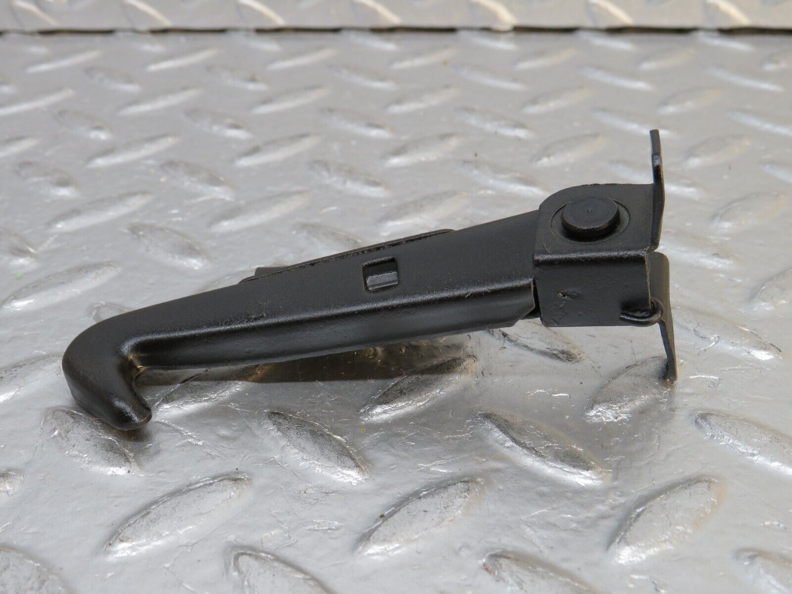 32244 Mercedes-Benz W116 350SE Bonnet Safety Right Side