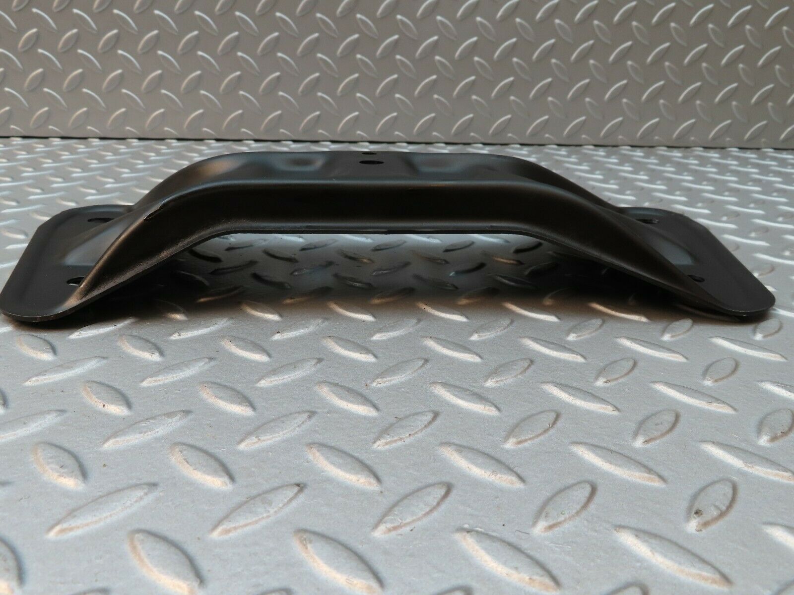 3975 Mercedes-Benz S123 200T Wagon Gearbox Mount Bracket