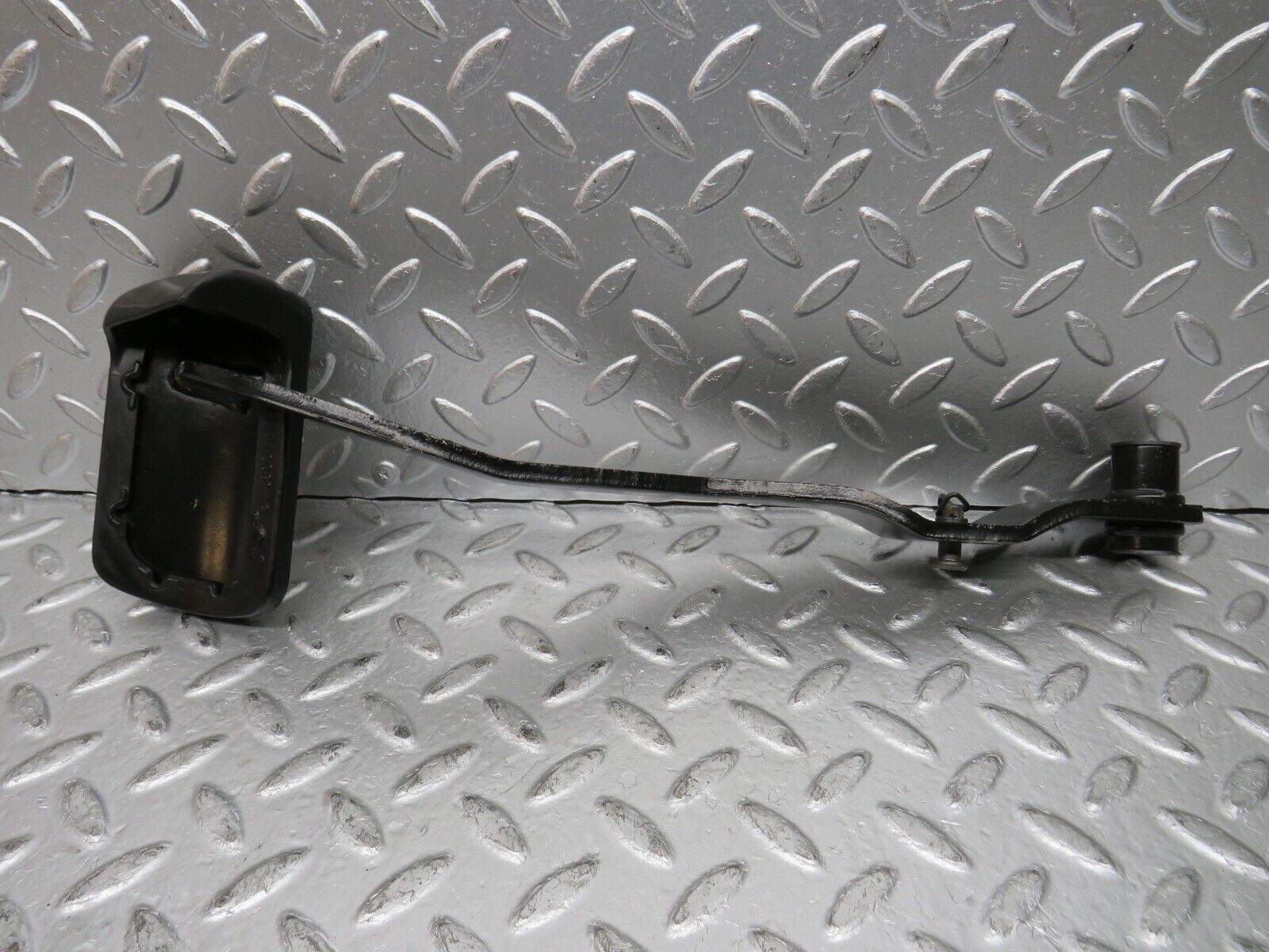 29808 Mercedes-Benz W123 230E Brake Pedal With Rubber 1232910082