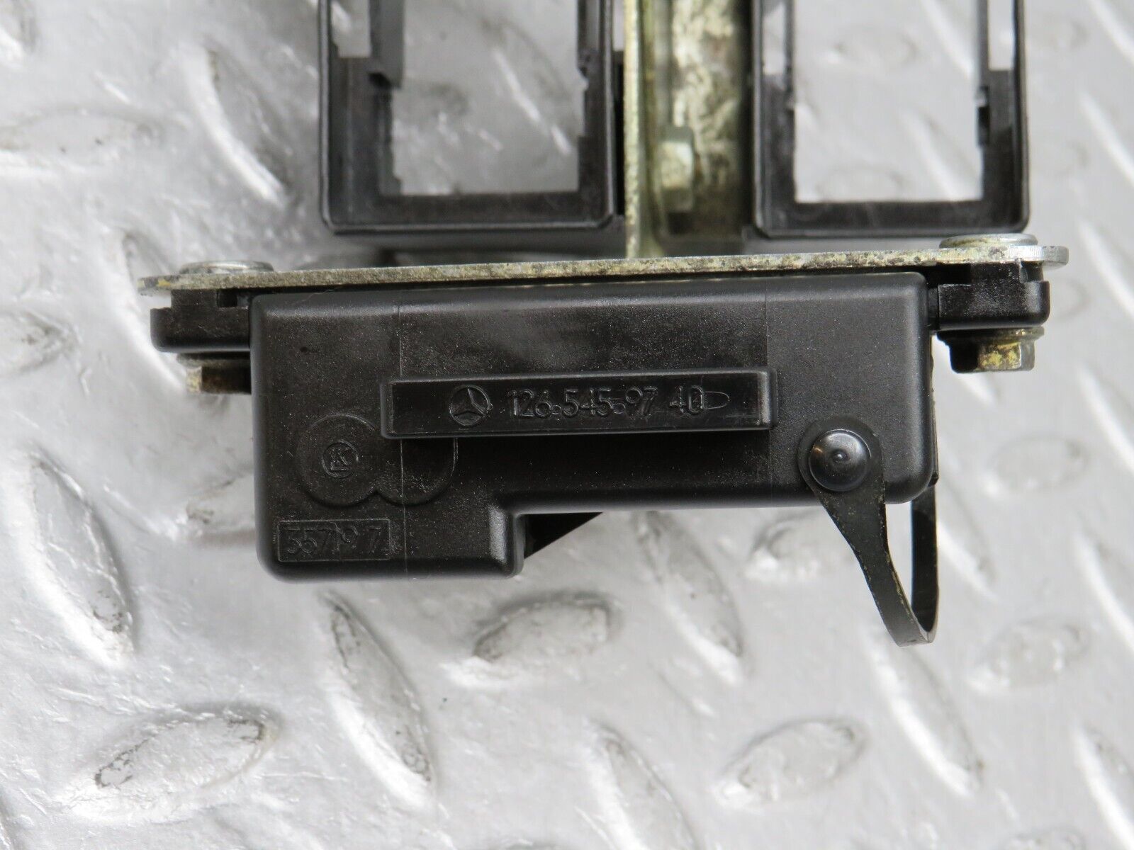 36186 Mercedes-Benz W126 420SE Diagnostic Connector With Bracket 1265459740