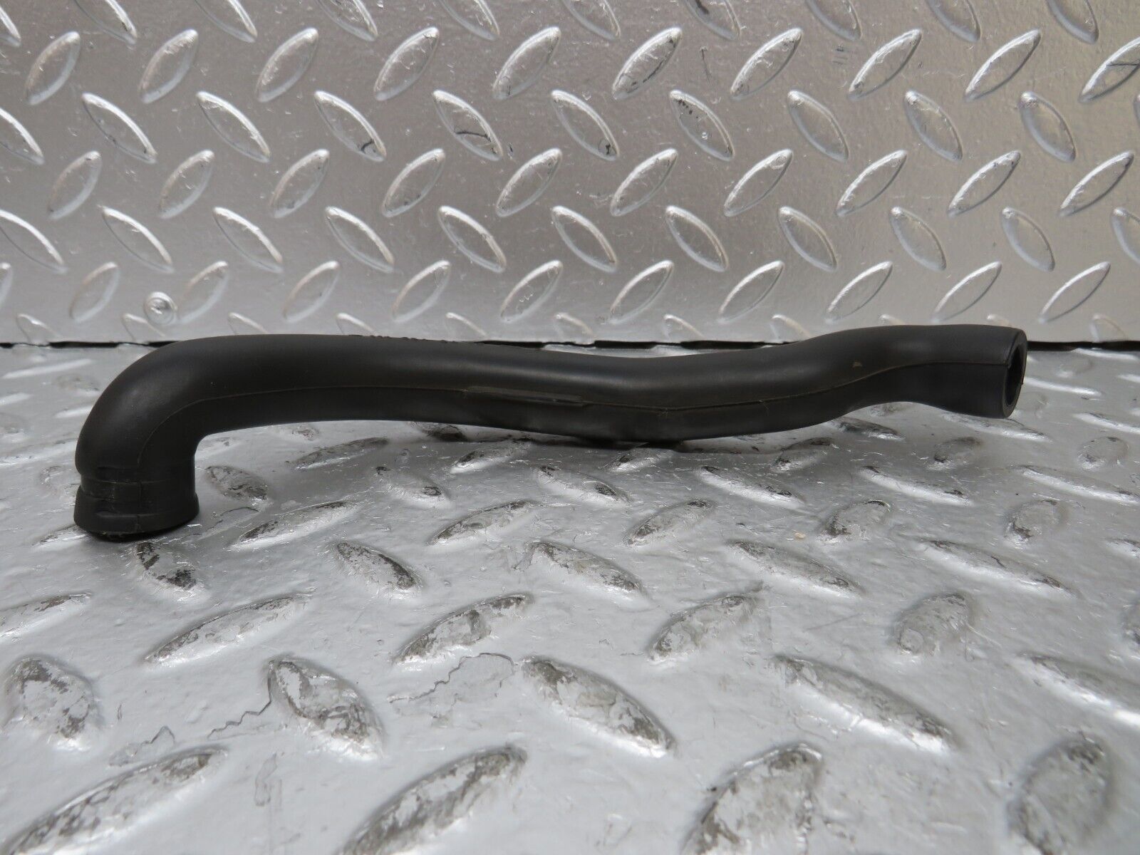 26318 Mercedes-Benz W116 450SE Air Intake Breather Hose 1160940482